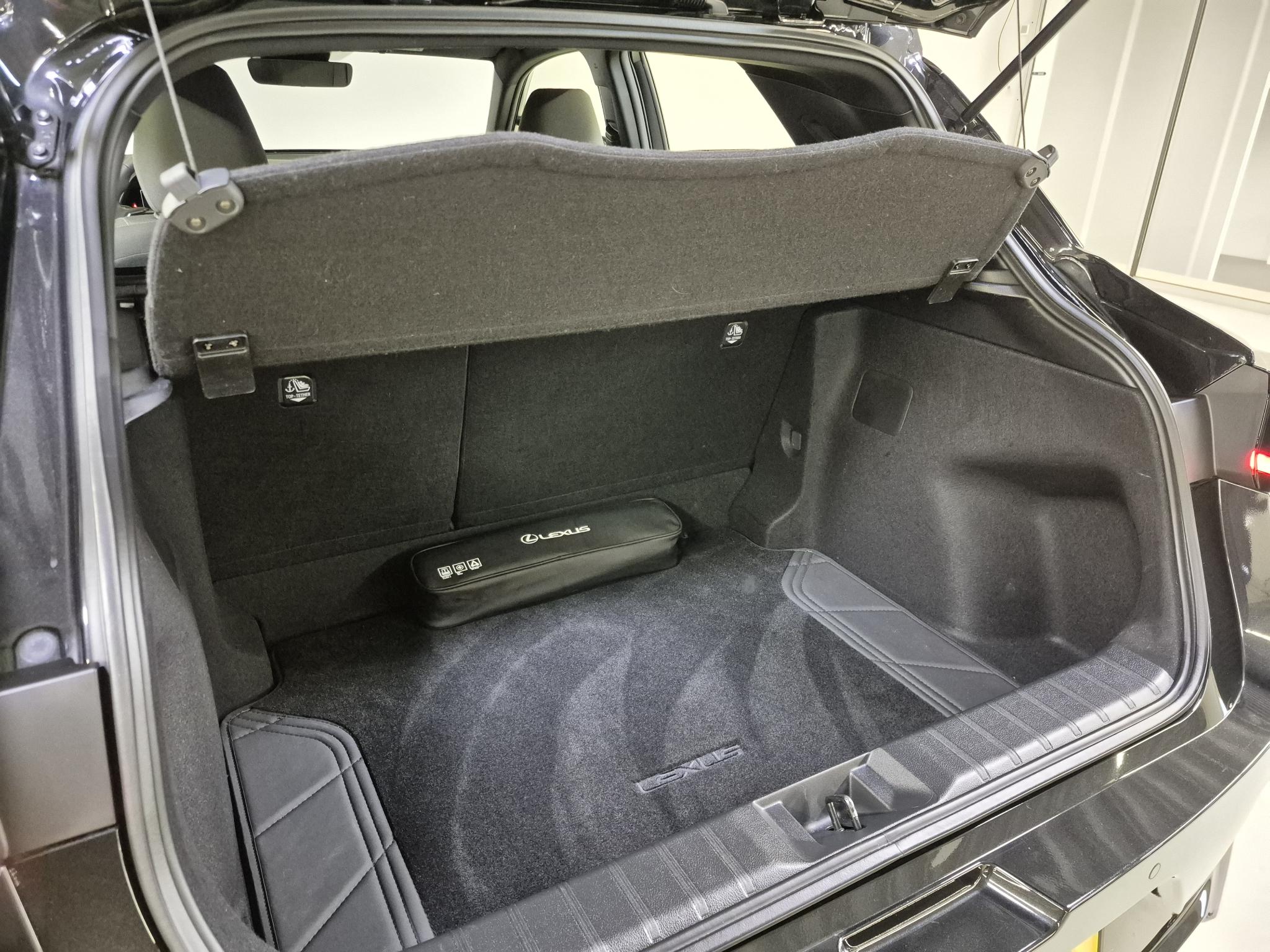 Foto van Lexus Lexus LBX