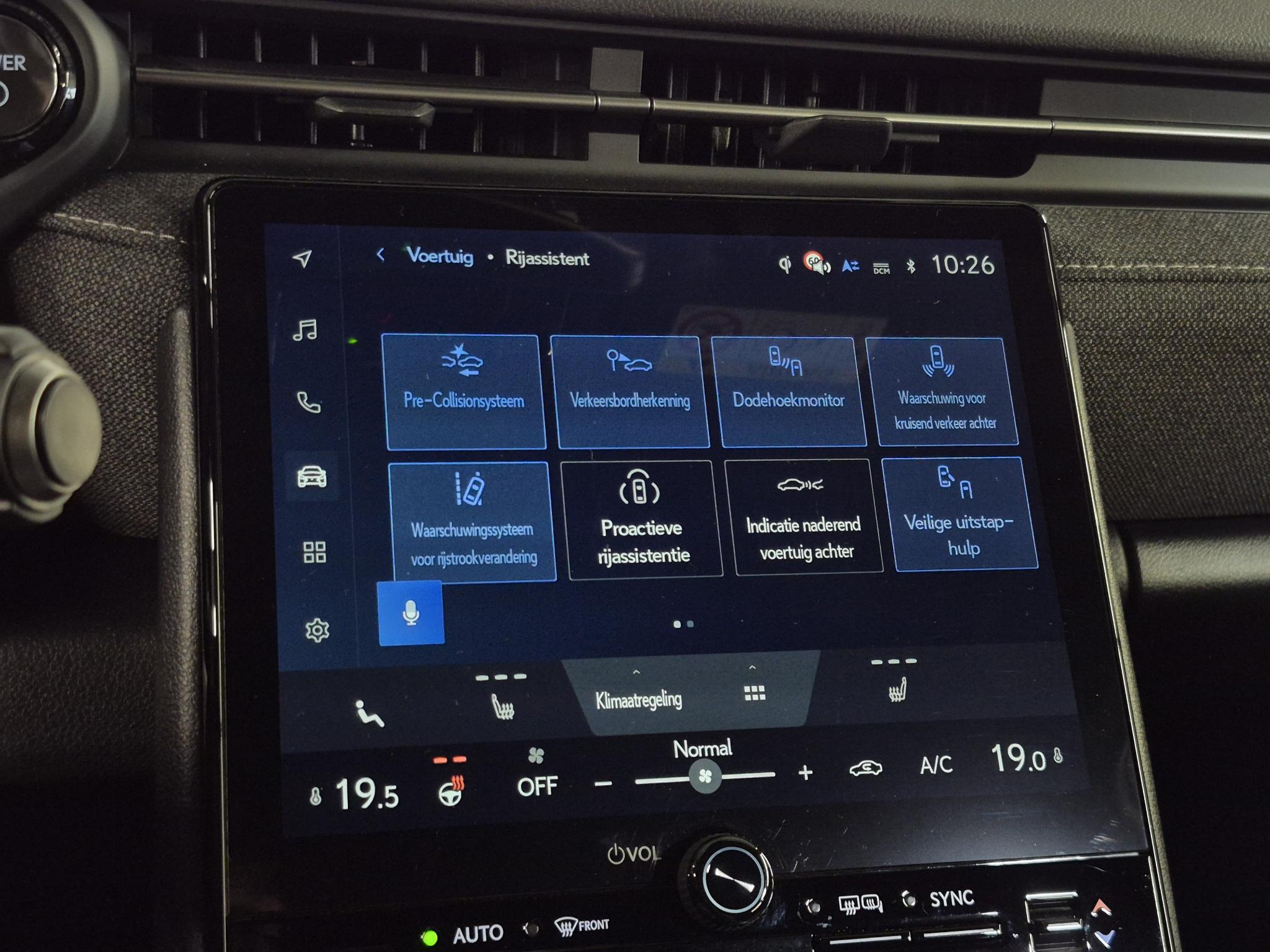 Foto van Lexus Lexus LBX
