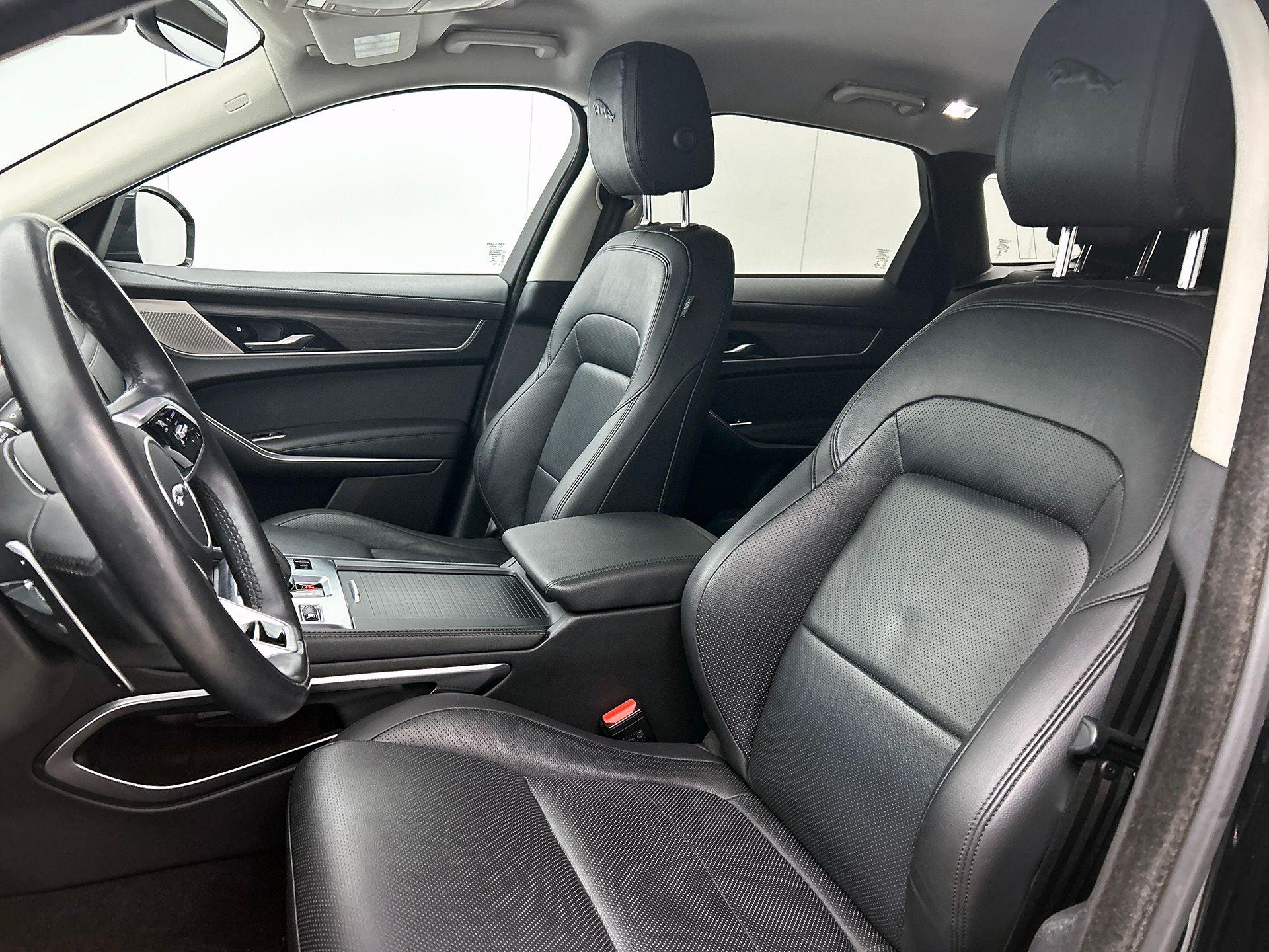 Foto van Jaguar Jaguar F-pace