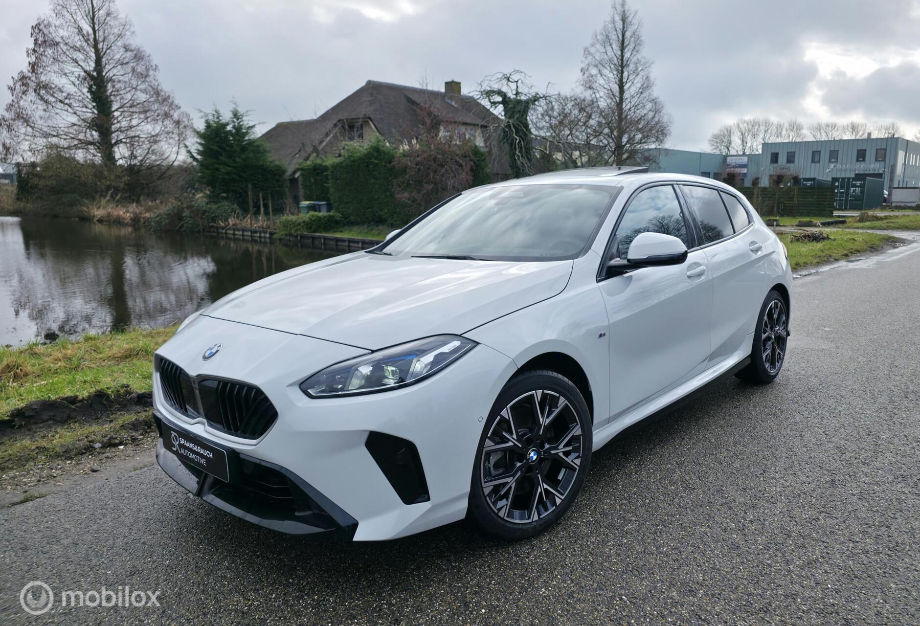 BMW 1-serie 123 xDrive / Pano / 360' camera / Navi 2025 - voorkant