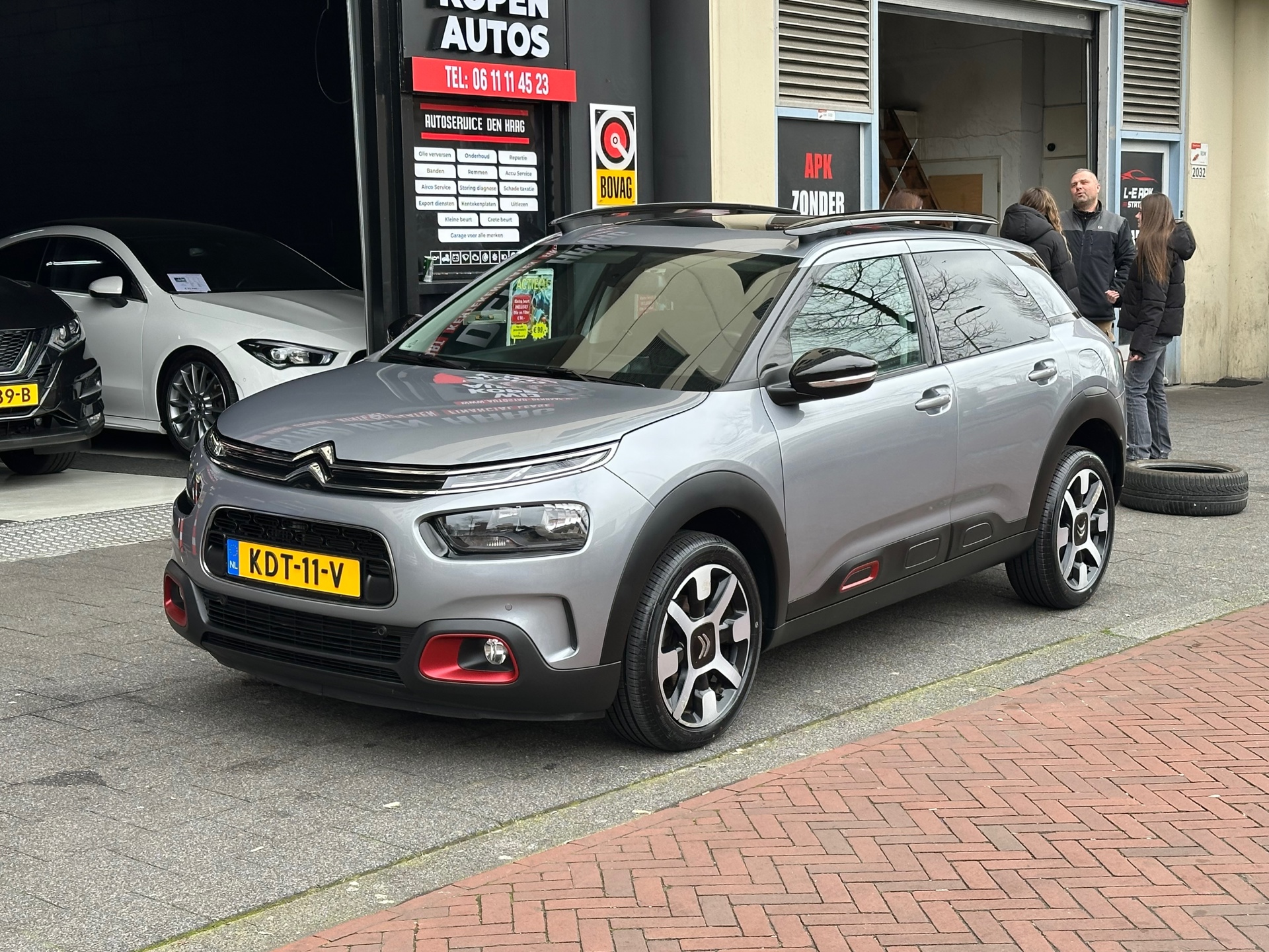 Citroen C4 Cactus 1.2 PureTech Shine Aut Navi Camera Carplay Pano 2019 - voorkant