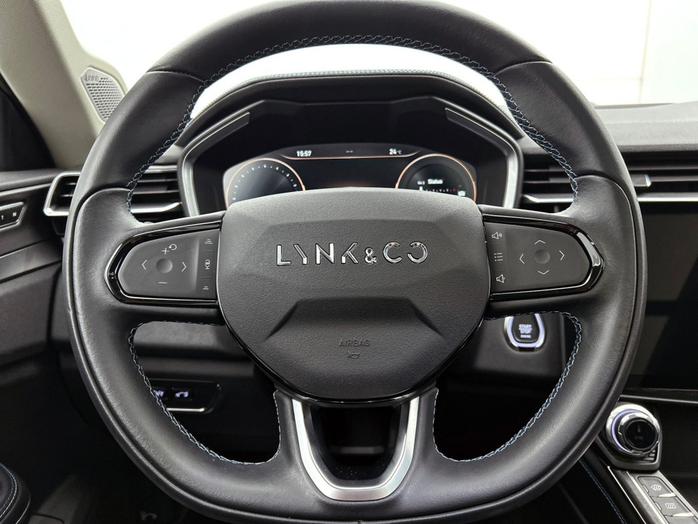 Foto van Lynk&co LYNK & Co 01