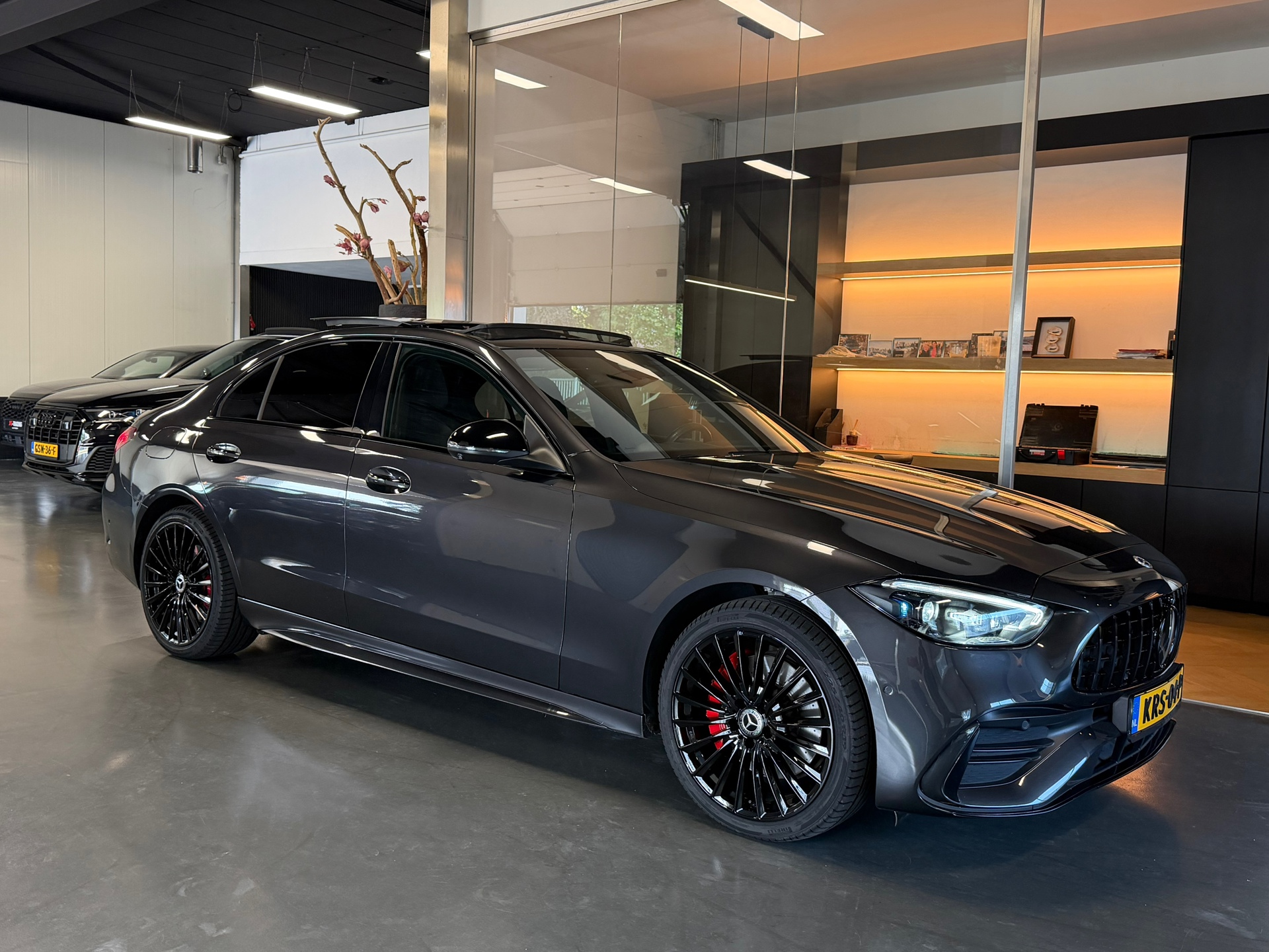 Mercedes-Benz C-klasse 300 e AMG Night Pano Memory 360Camera Keyless 2022 - voorkant