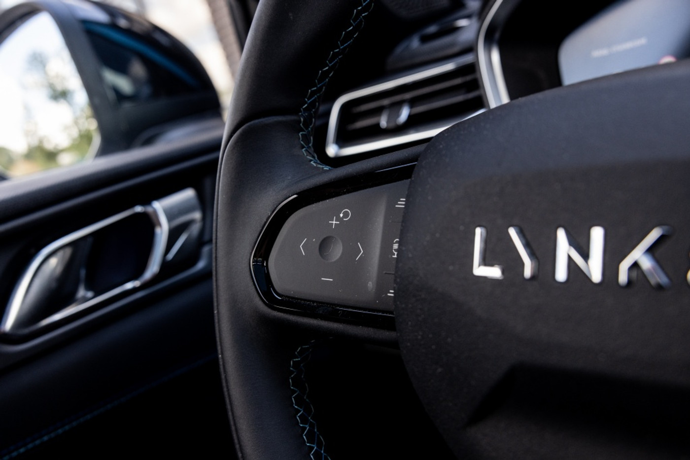 Foto van LYNK & Co 01