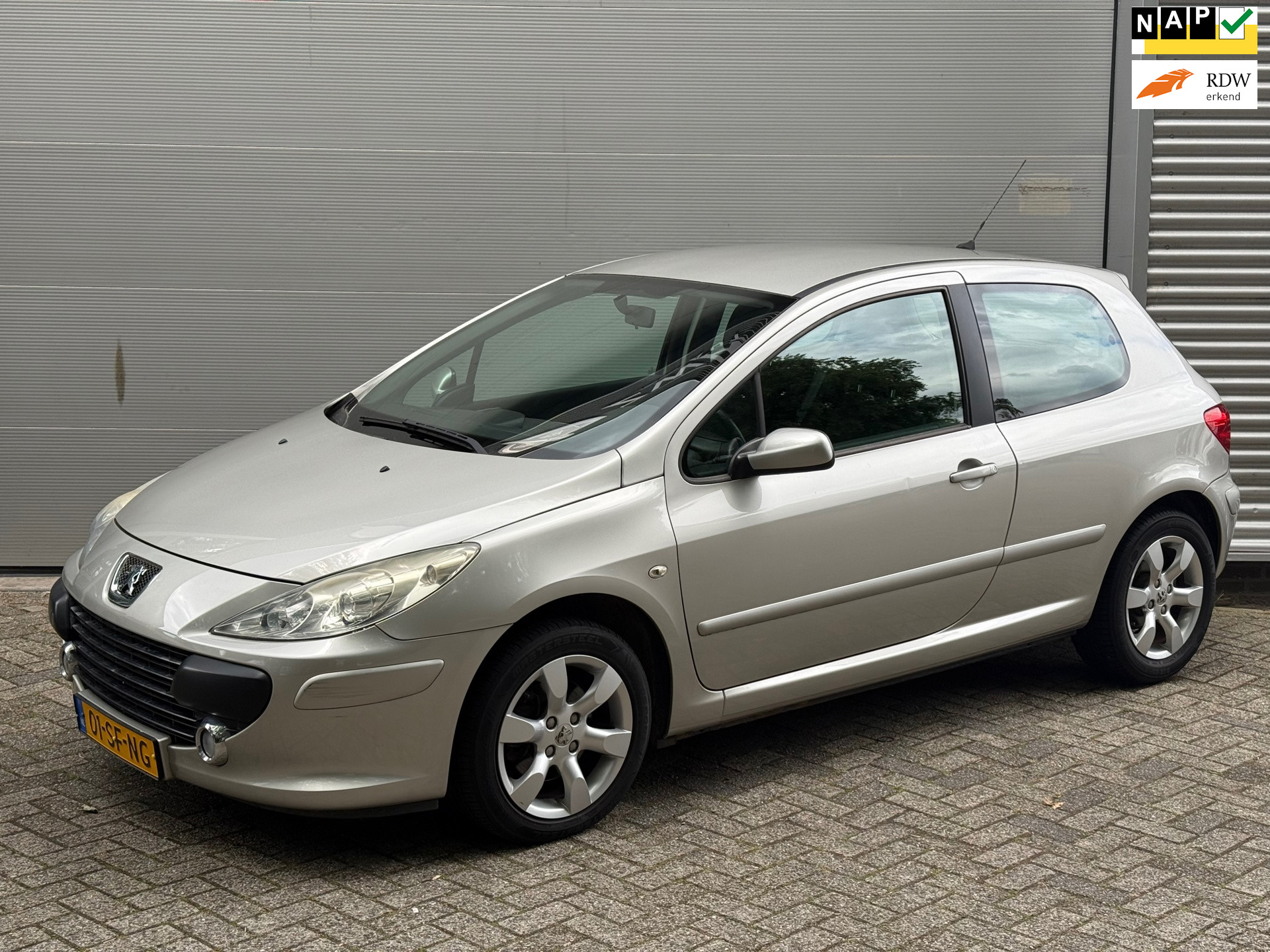 Peugeot 307 2.0-16V XS l Automaat l Climate l Rijdt & Schakelt Goed l 2005 - voorkant