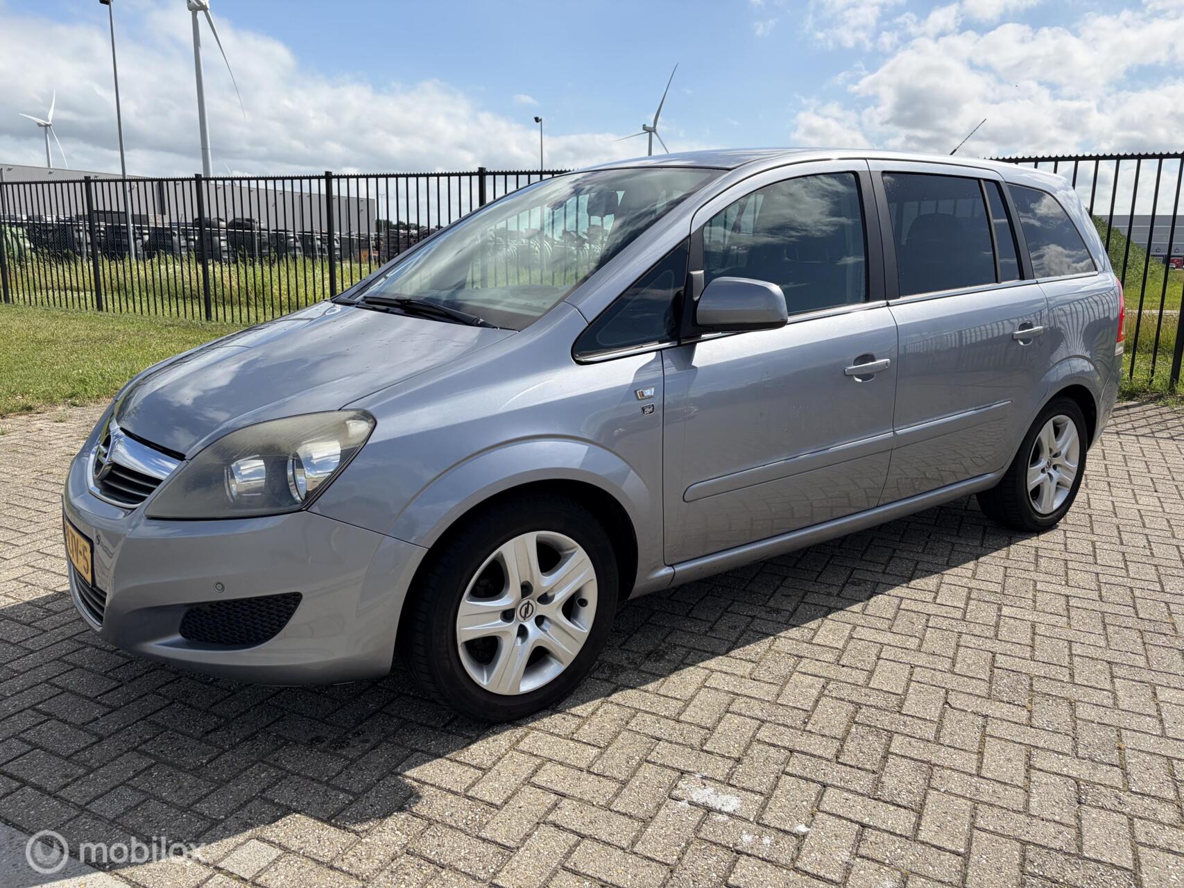 Opel Zafira 1.6 111 years edition 7 persoons 2010 - voorkant
