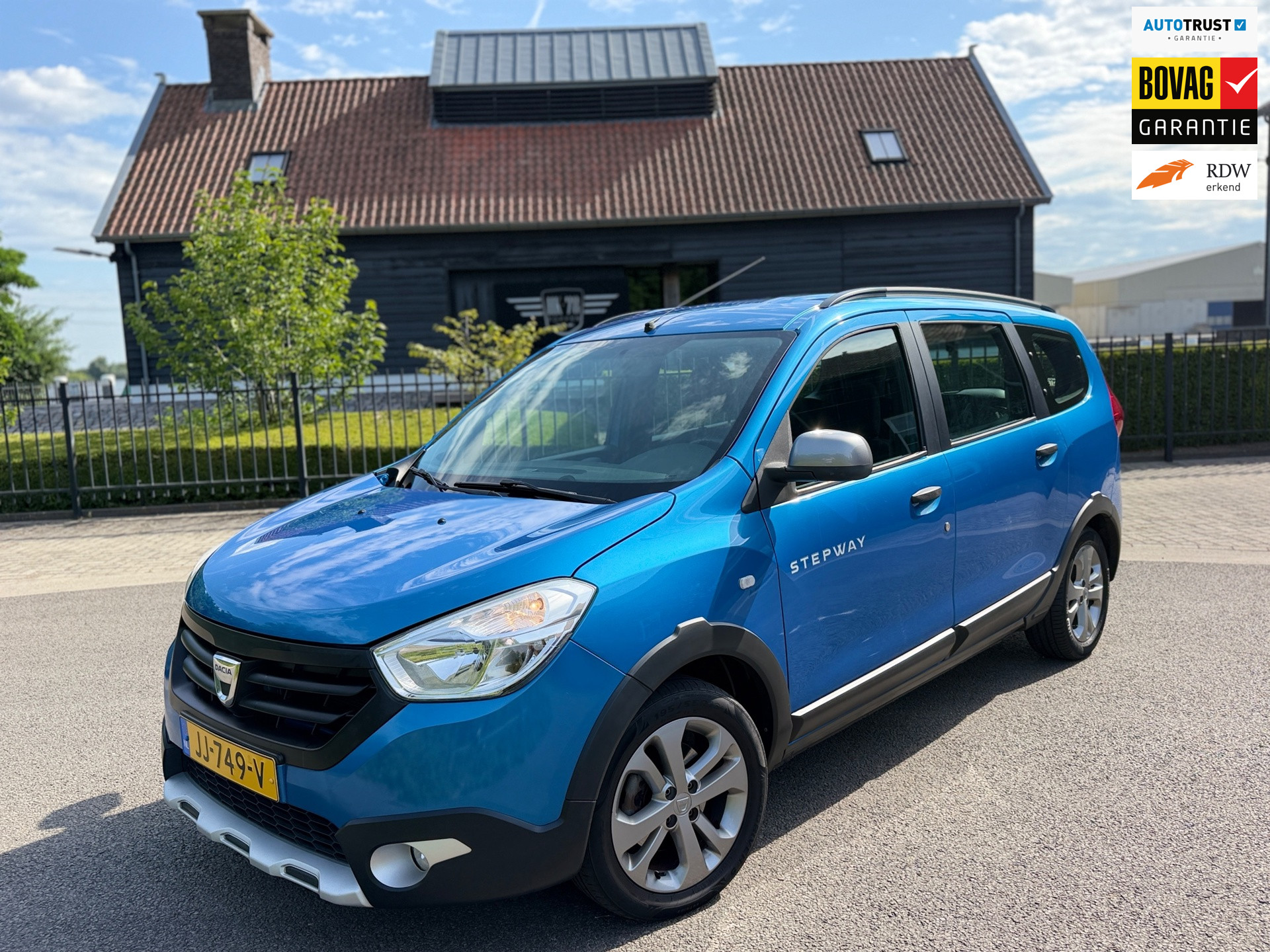 Dacia Lodgy 1.2 TCe Stepway 7-PERSOONS AIRCO CR.CONTR NAVIGATIE 2016 - voorkant