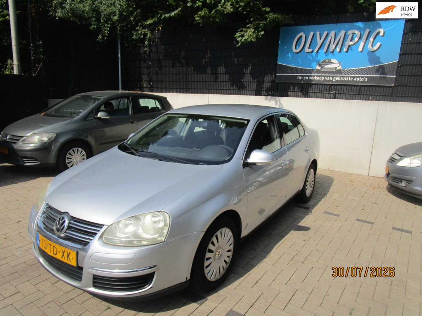 Volkswagen Jetta 1.6 FSI Comfortline +Airco +Nieuwe Apk 2006 - voorkant