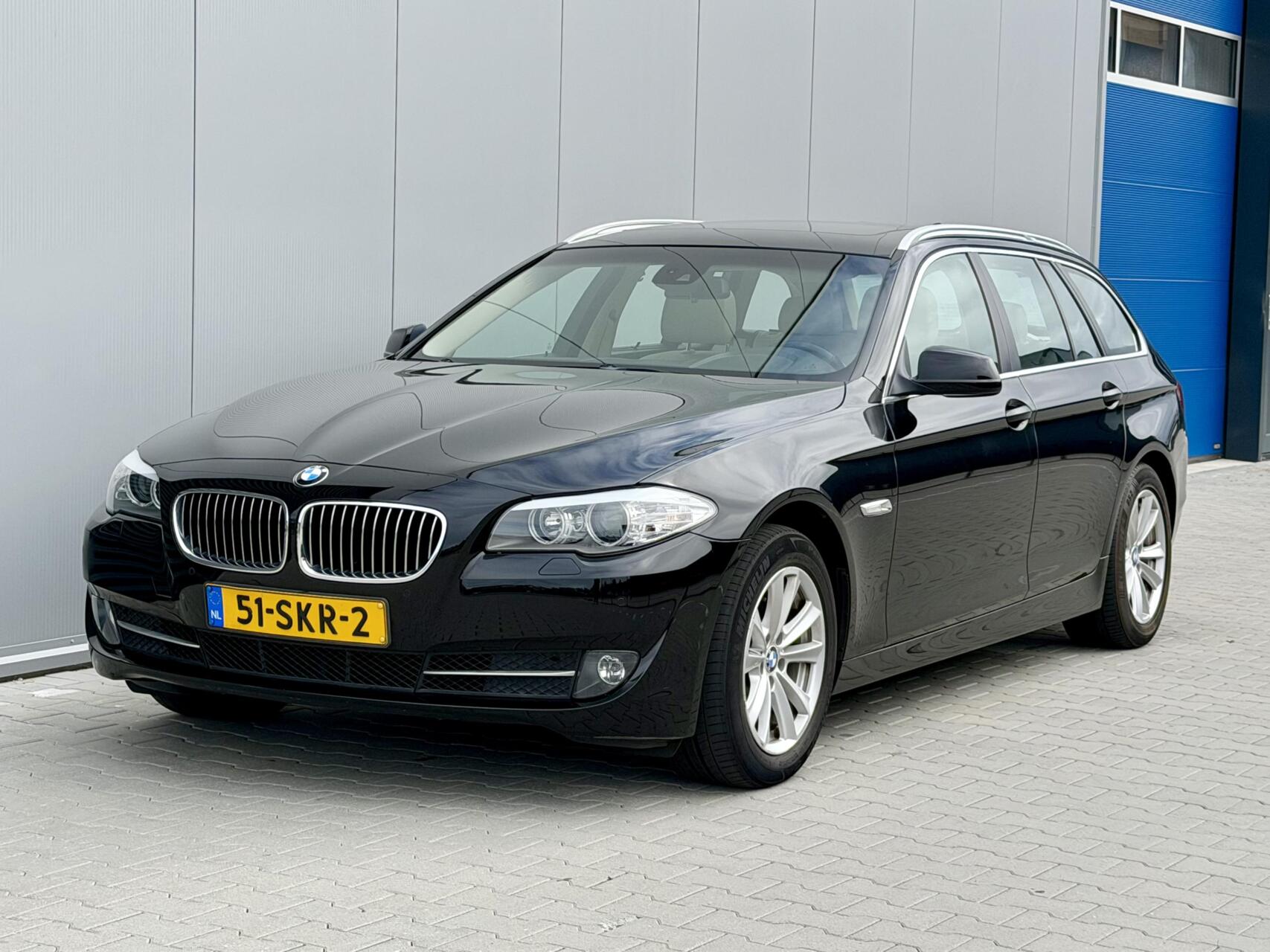 BMW 5er Reihe 520i High Exe | Pano | Xenon | Leer ! 2011 - voorkant