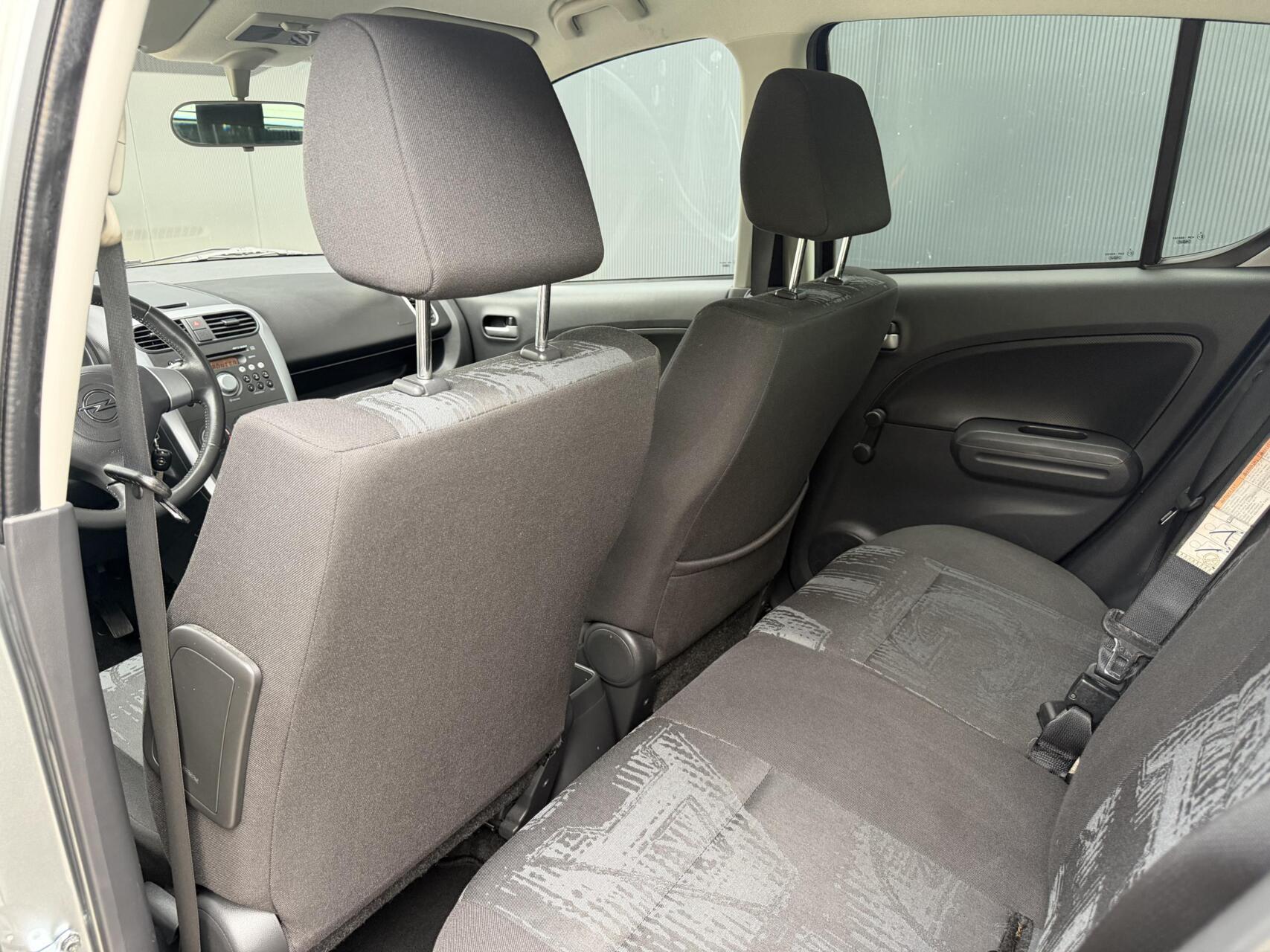Foto van Opel Agila