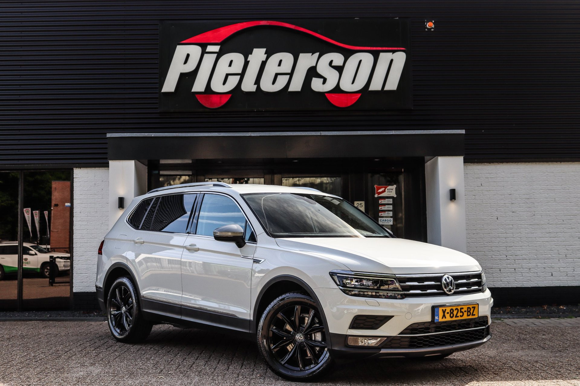 Volkswagen Tiguan 1.5 TSI Highline Business R D OH 2021 - voorkant