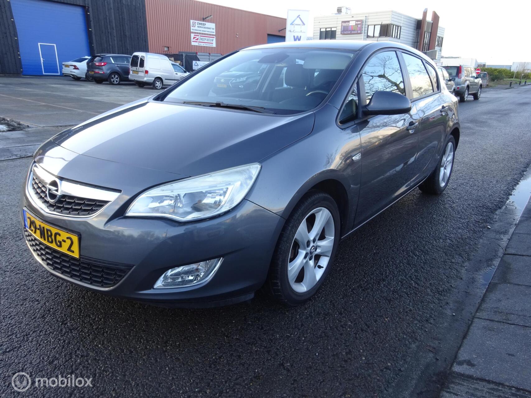 Opel Astra 1.4 Turbo Edition 2010 - voorkant