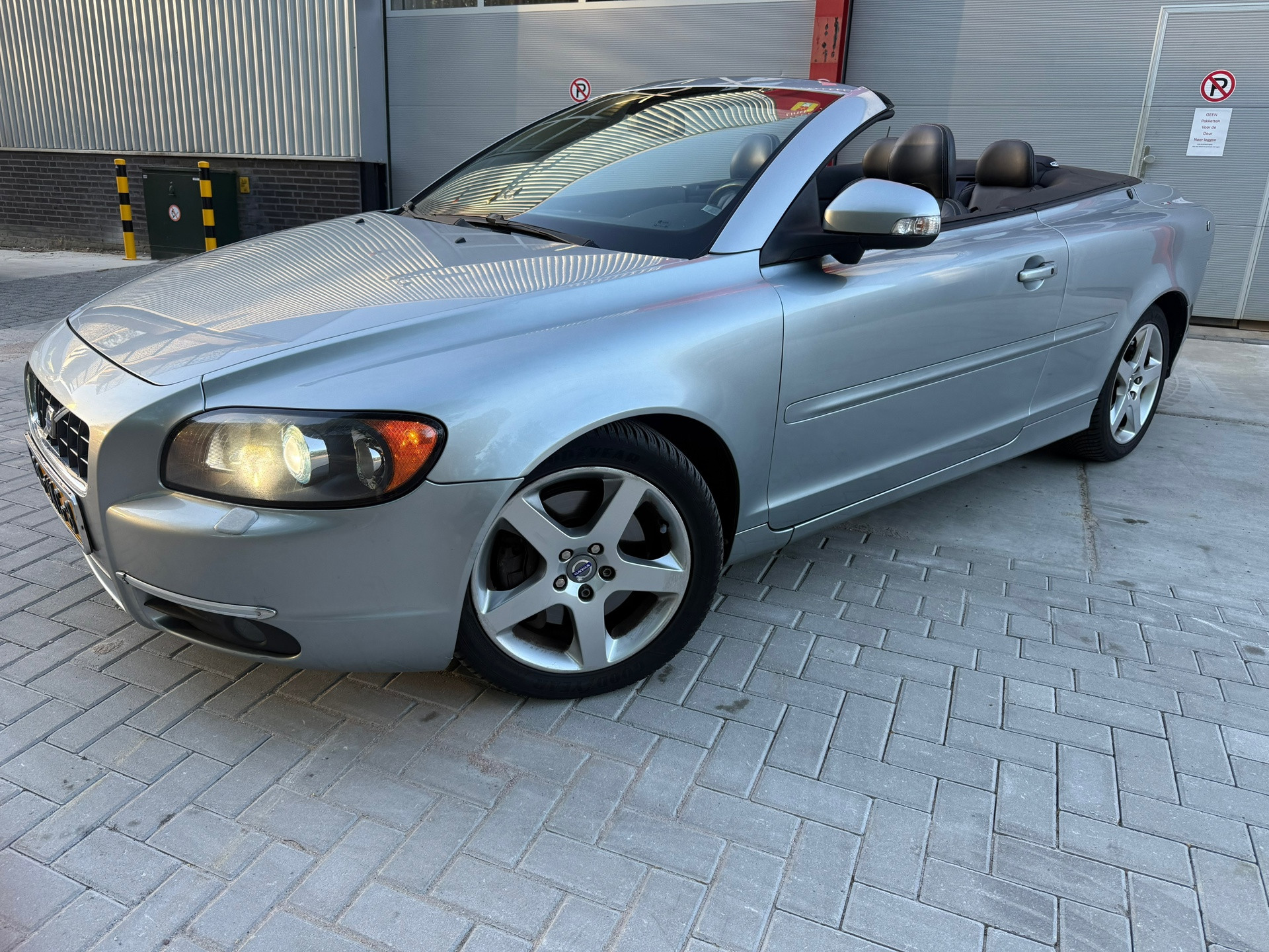 Volvo C70 2.4 Momentum 2009 - voorkant