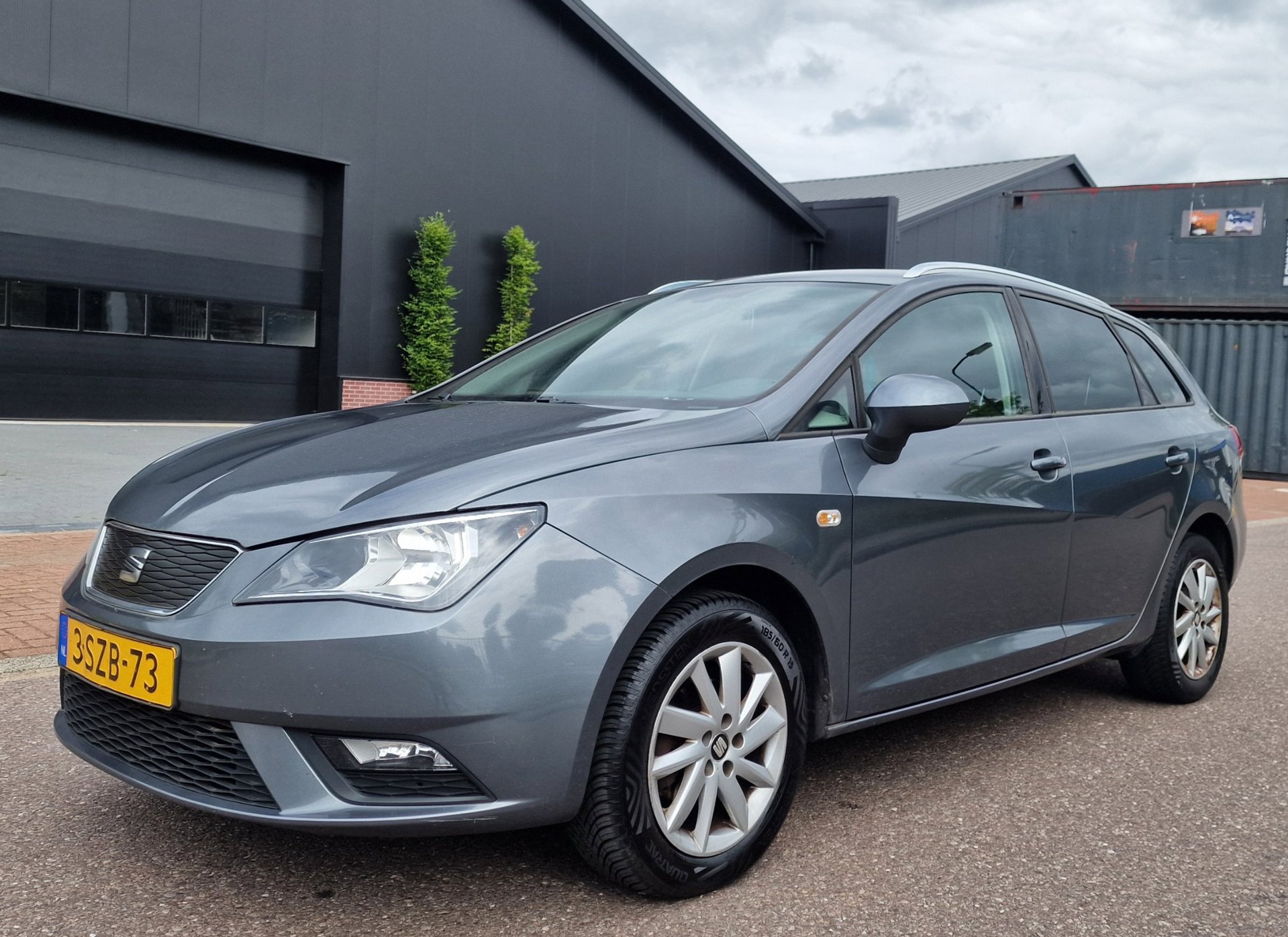 Seat Ibiza ST 1.2 TDI Businessline High NAVI PSENSOR CRUISE TREKHAAK 2 X SLEUTELS 2013 - voorkant