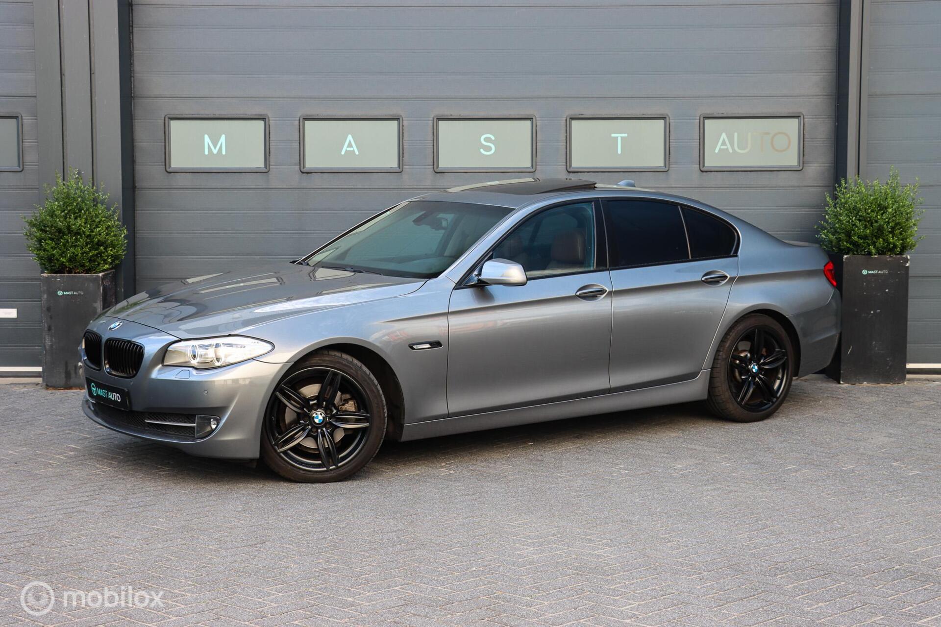 BMW 5-serie 520i High Executive 2012 - voorkant