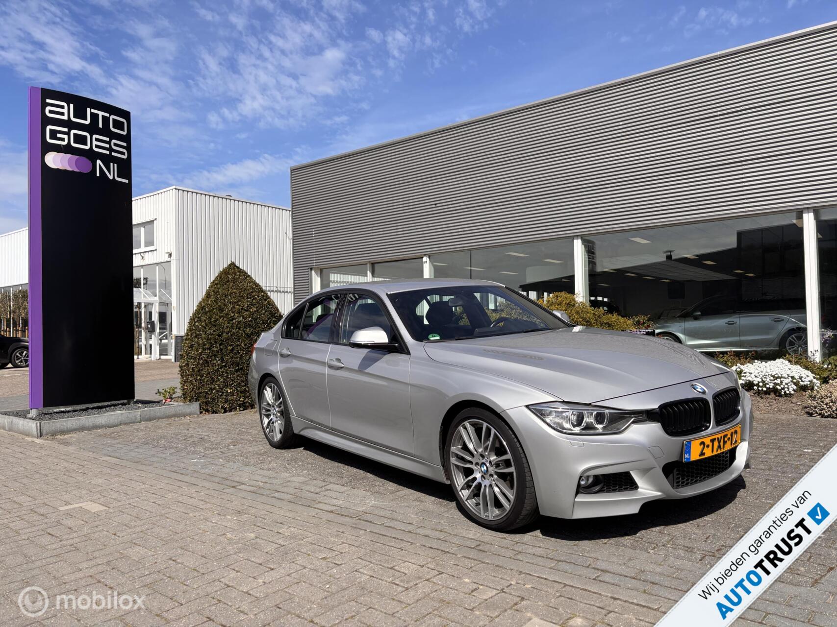 BMW 320i 320i M-Pakket Performance Head up Leer 2014 - voorkant