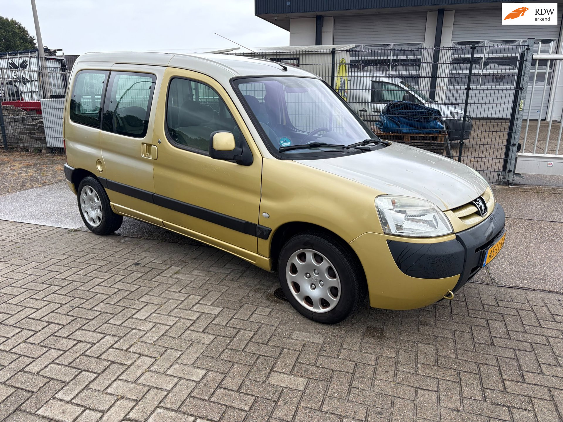 Peugeot Partner 1.6-16V XT INRUILKOOPJE 2003 - voorkant