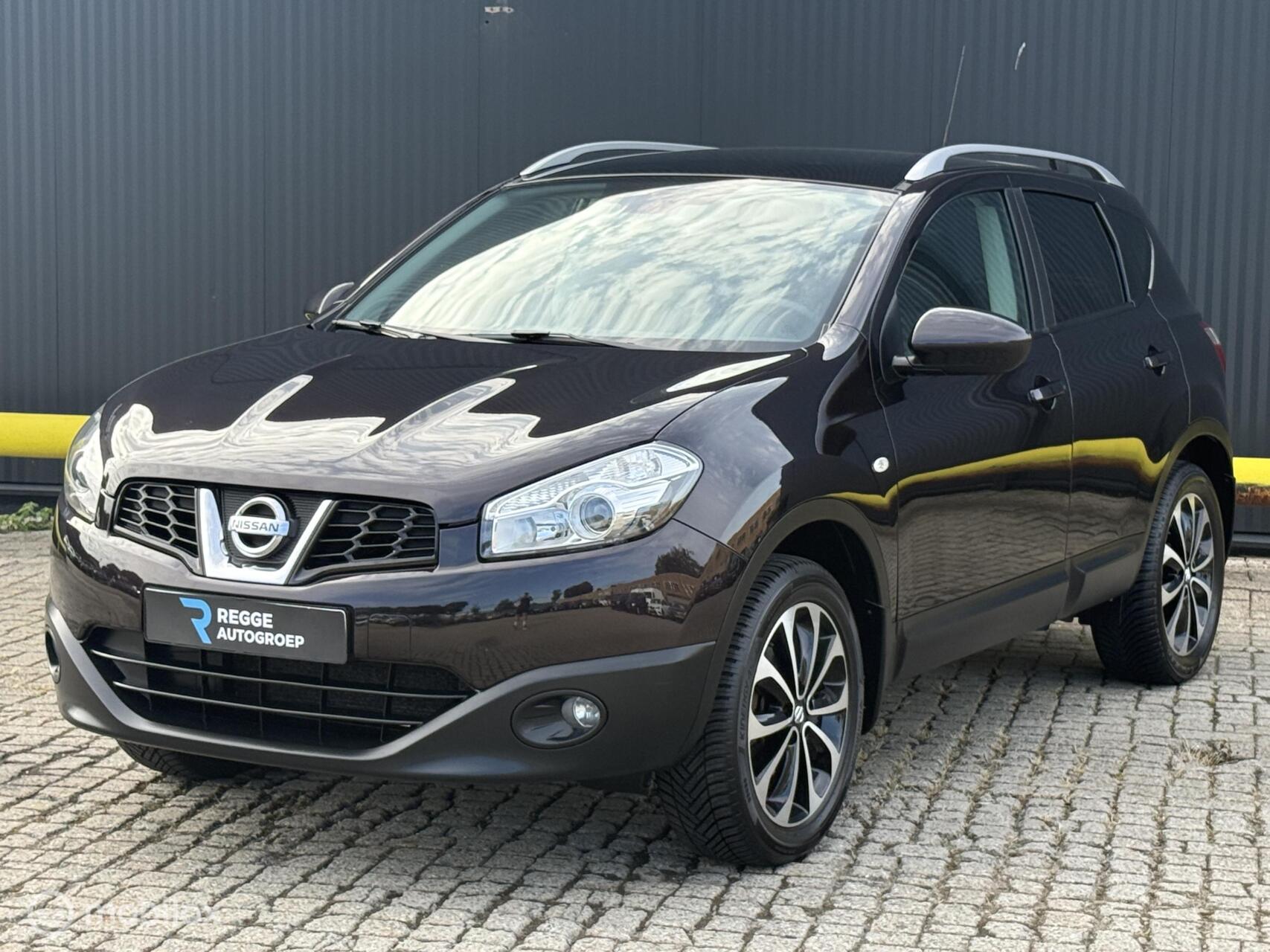 Nissan Nissan Qashqai 1.6 Visia PANORAMADAK | TREKHAAK 2011 - voorkant
