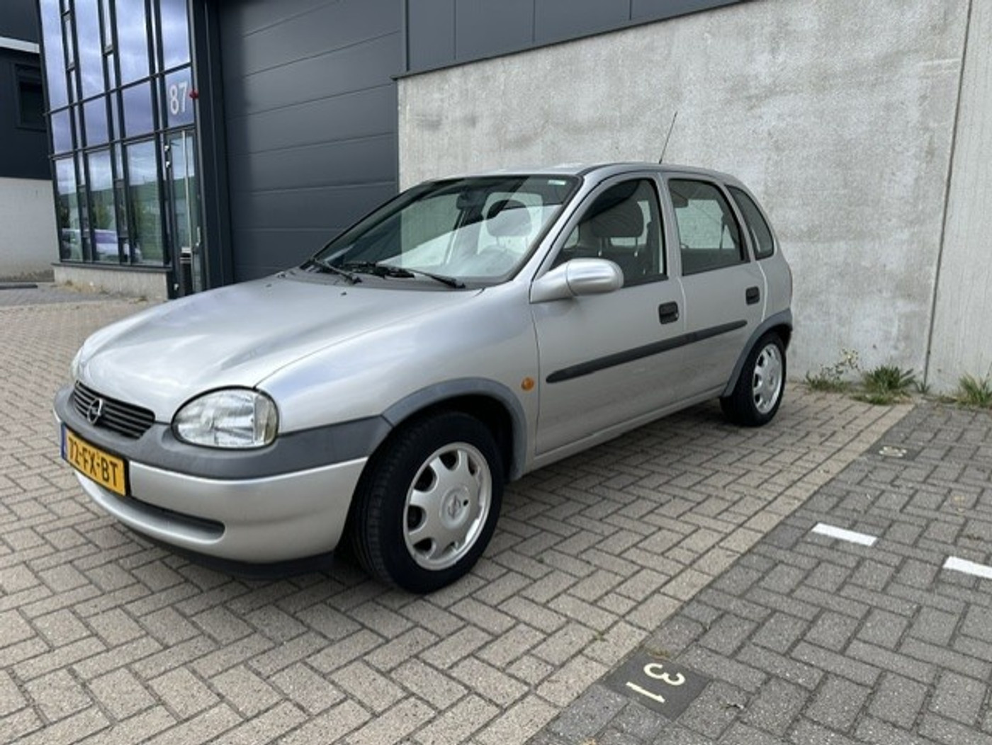 Opel Corsa-b 1.2i-16V Onyx 2000 - voorkant