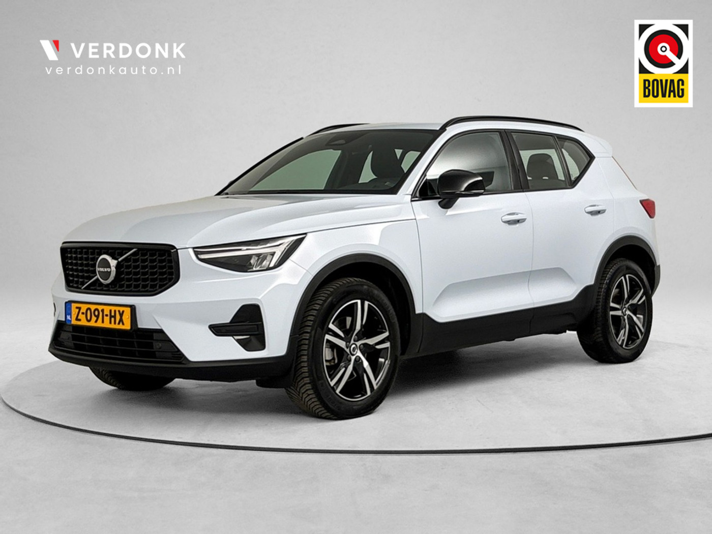 Volvo XC40 2.0 B4 Plus Dark 2024 - voorkant