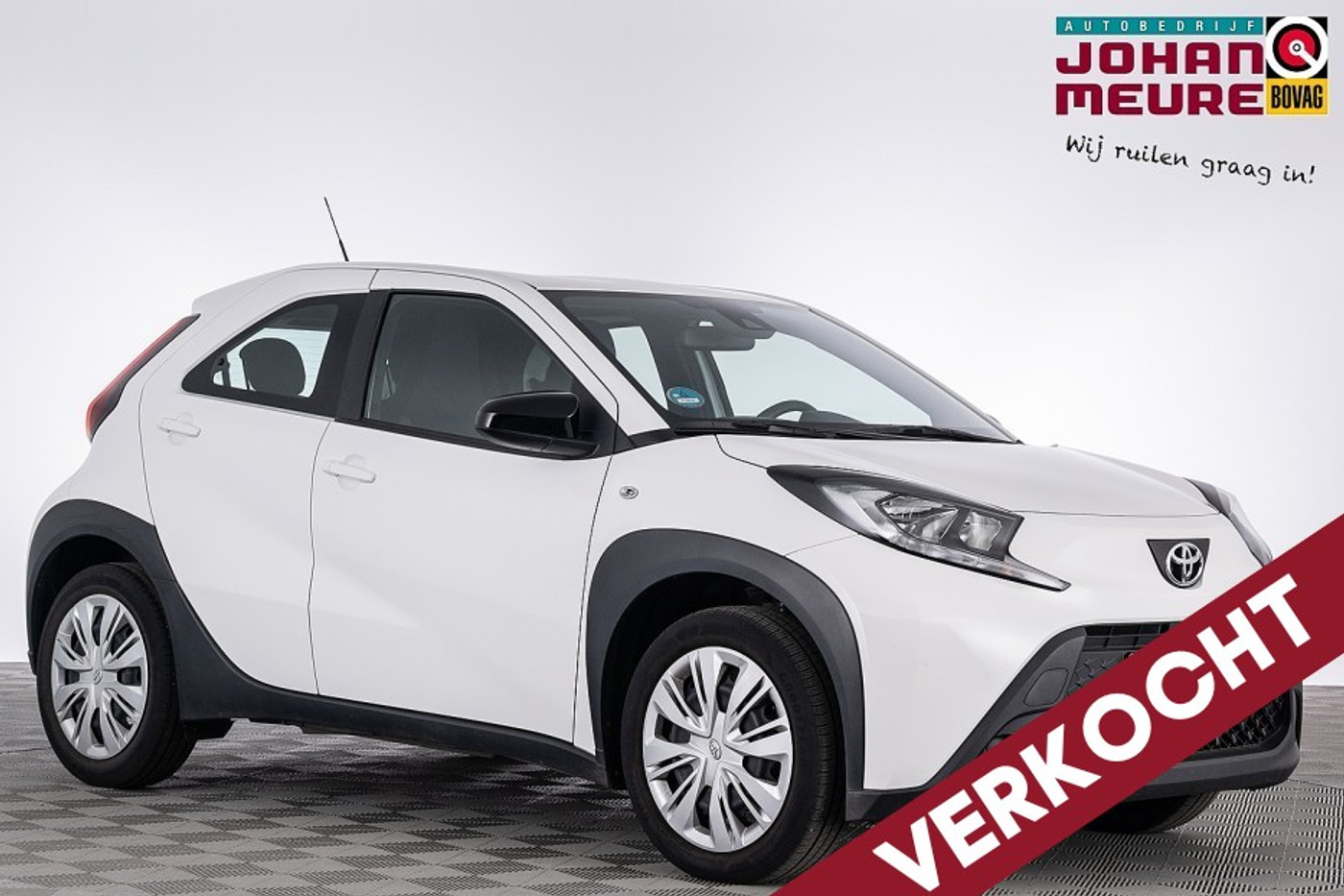 Toyota Toyota Aygo X 1.0 VVT-i MT Play | CARPLAY | CAMERA ✅ 1e Eigenaar 2024 - voorkant
