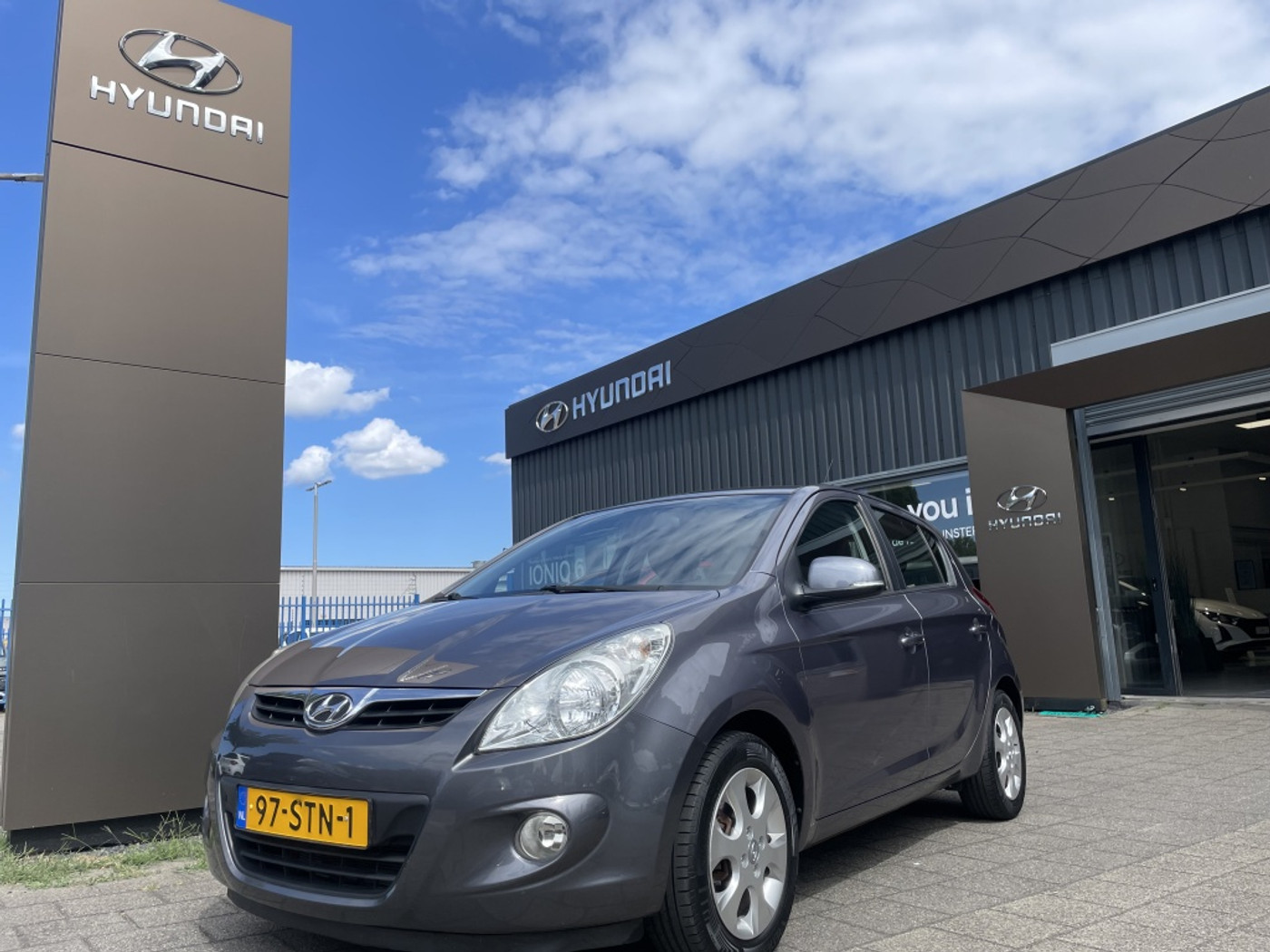Hyundai I20 1.2i i-Catcher*RIJKLAARPRIJS* 2011 - voorkant