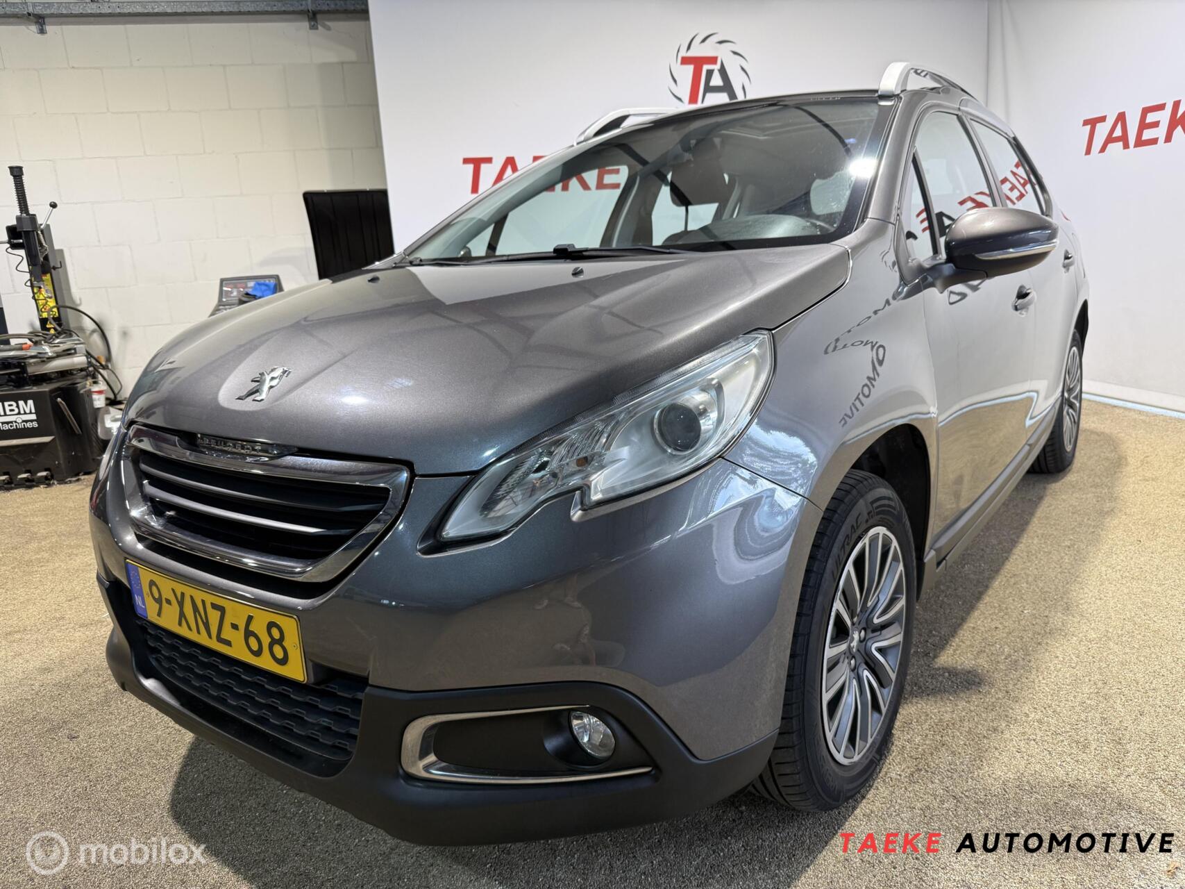 Peugeot 2008 1.2 PureTech Blue Lease Executive AIRCO/CRUISE 2014 - voorkant