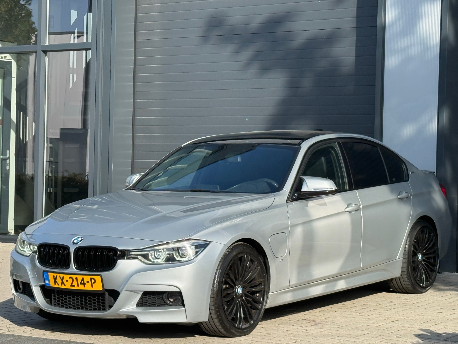 Foto van BMW 330e Iperformance
