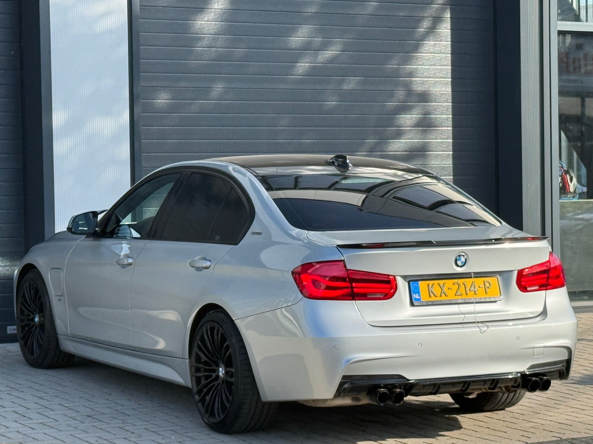 Foto van BMW 330e Iperformance