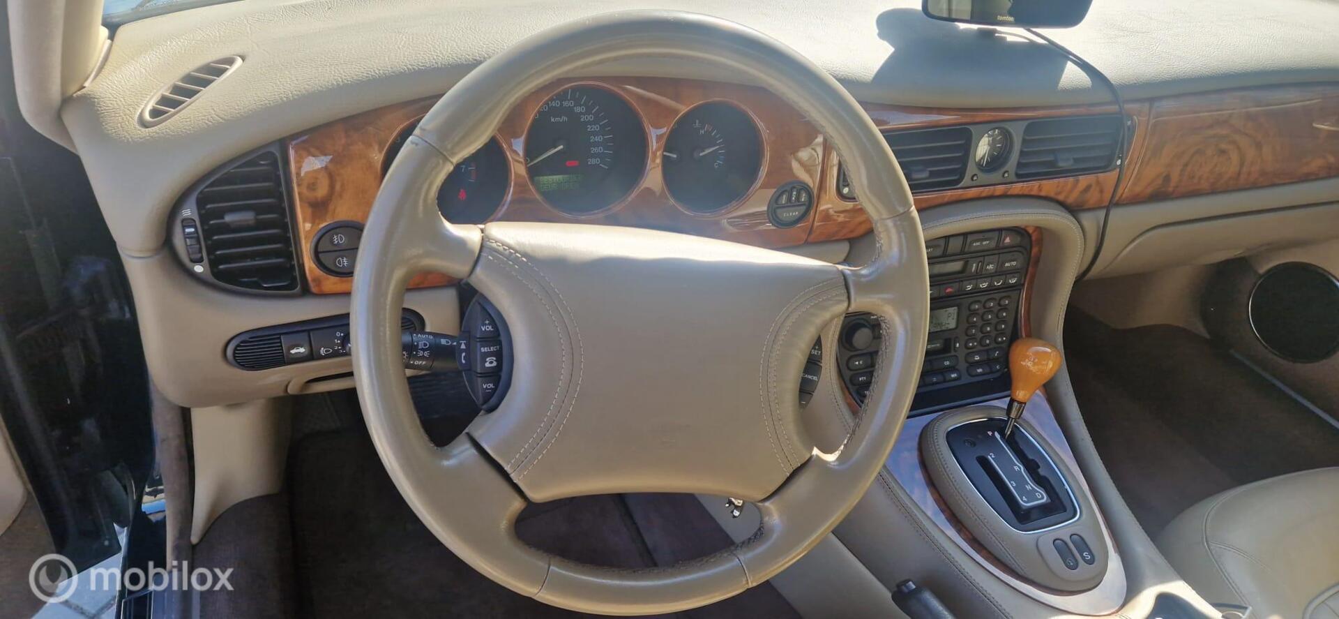 Foto van Jaguar Jaguar (xj8) Executive