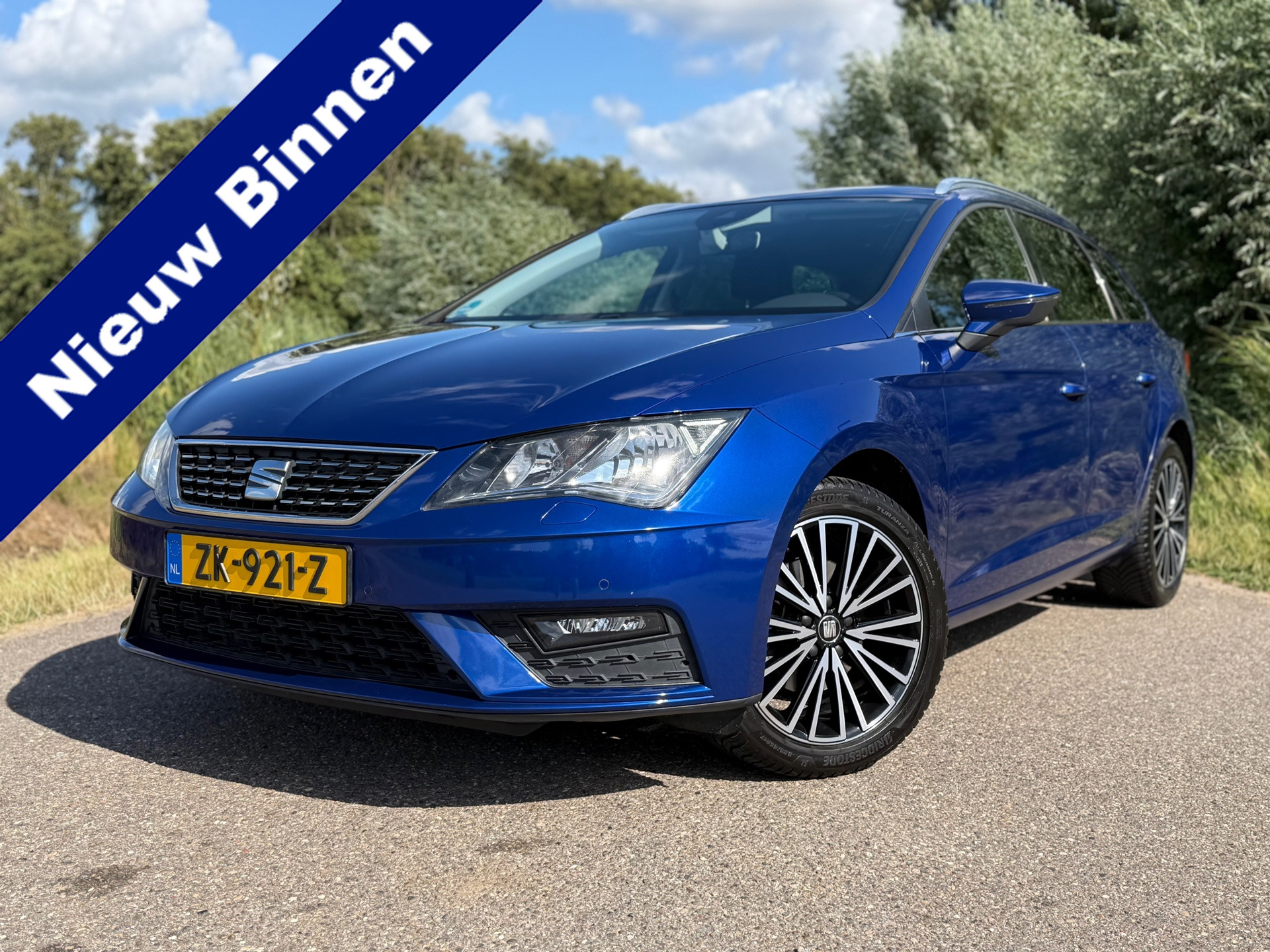Seat Leon ST 1.5 TSI Xcellence Business Intense / Stoelverwarming / Leder / Navigatie / Cruise Control / Trekhaak 2019 - voorkant