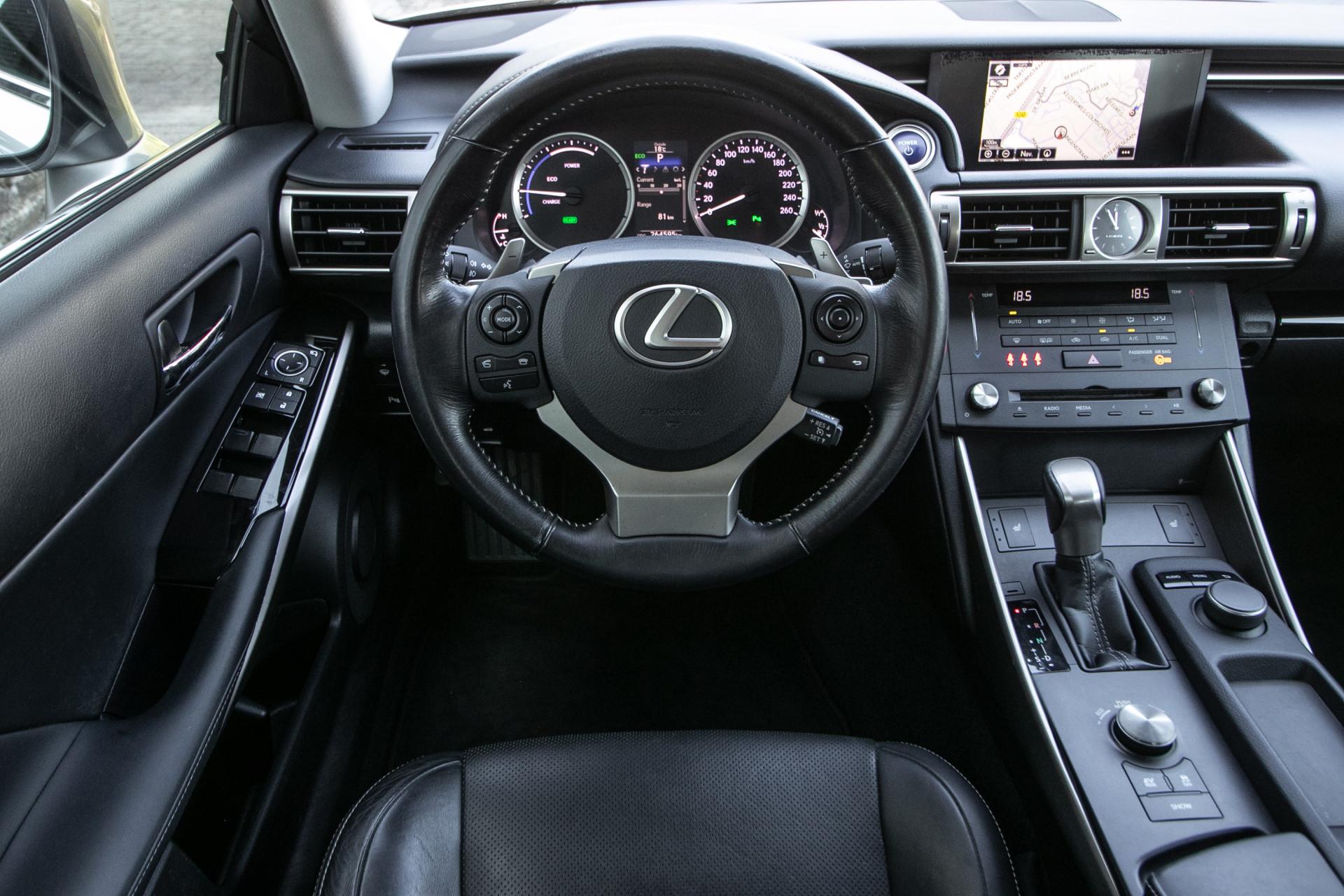 Foto van Lexus Lexus Is300h