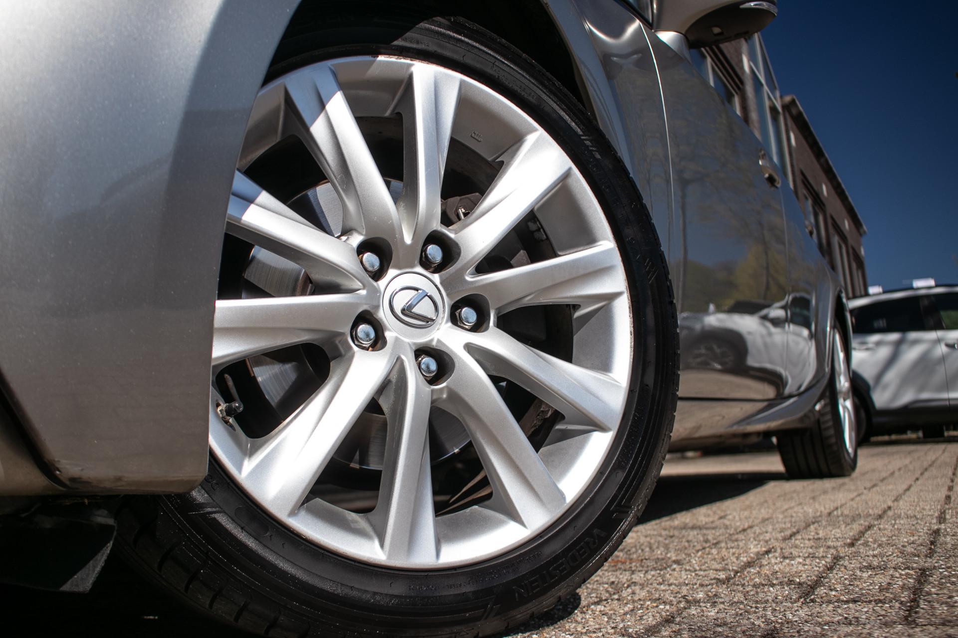 Foto van Lexus Lexus Is300h