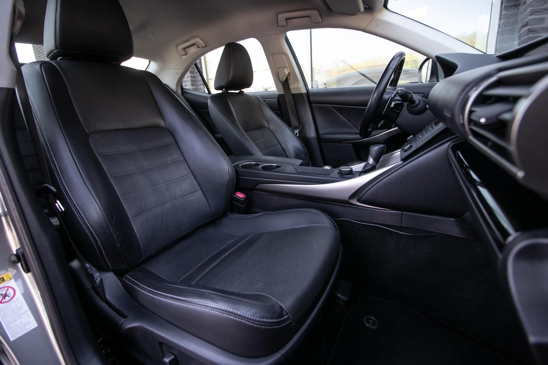 Foto van Lexus Lexus Is300h