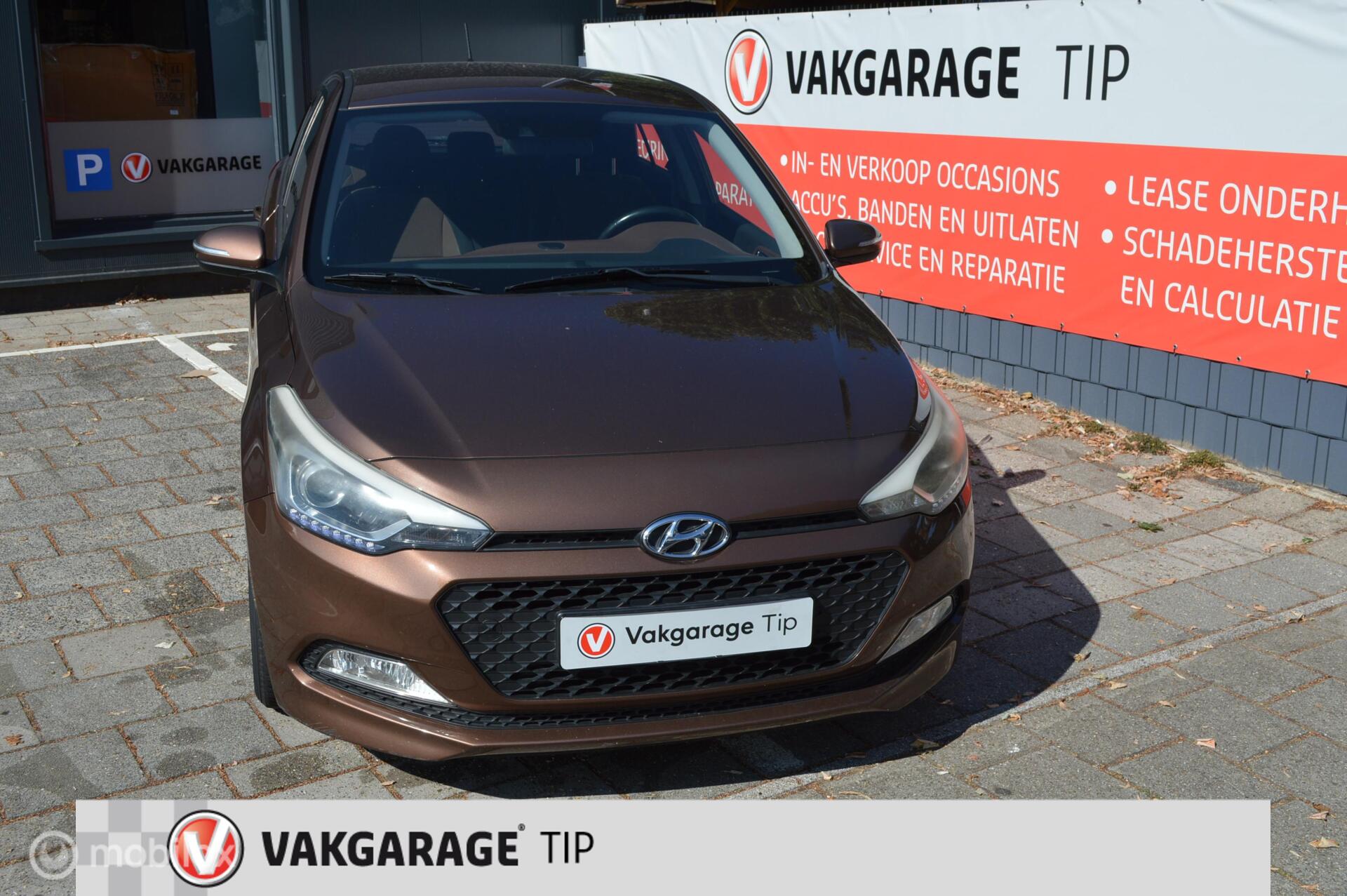 Hyundai I20 1.2 HP Bss. Ed. CARPLAY/Android auto / touchscreen 2015 - voorkant