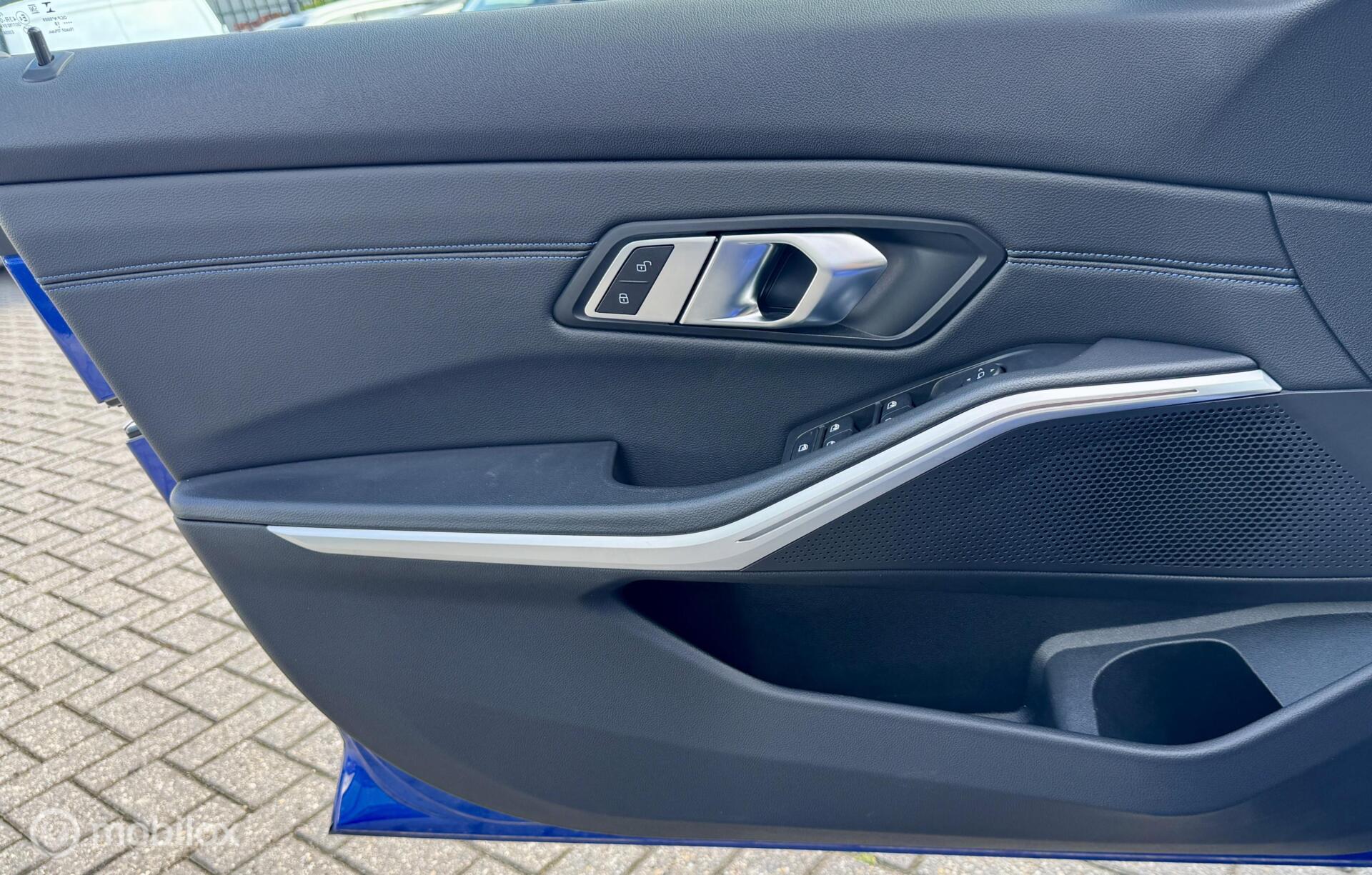 Foto van BMW 330i