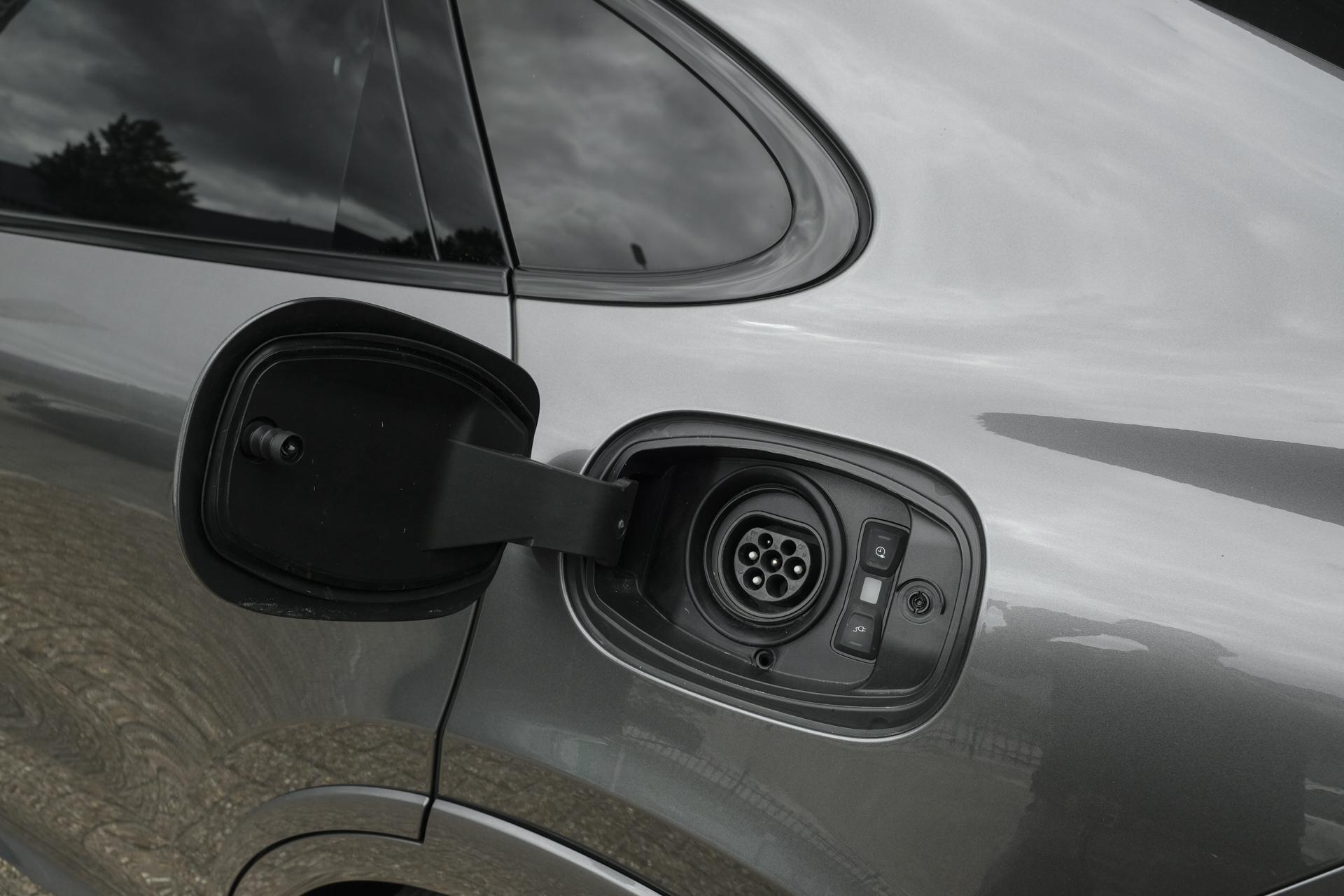 Foto van Porsche Cayenne Turbo S E-hybrid
