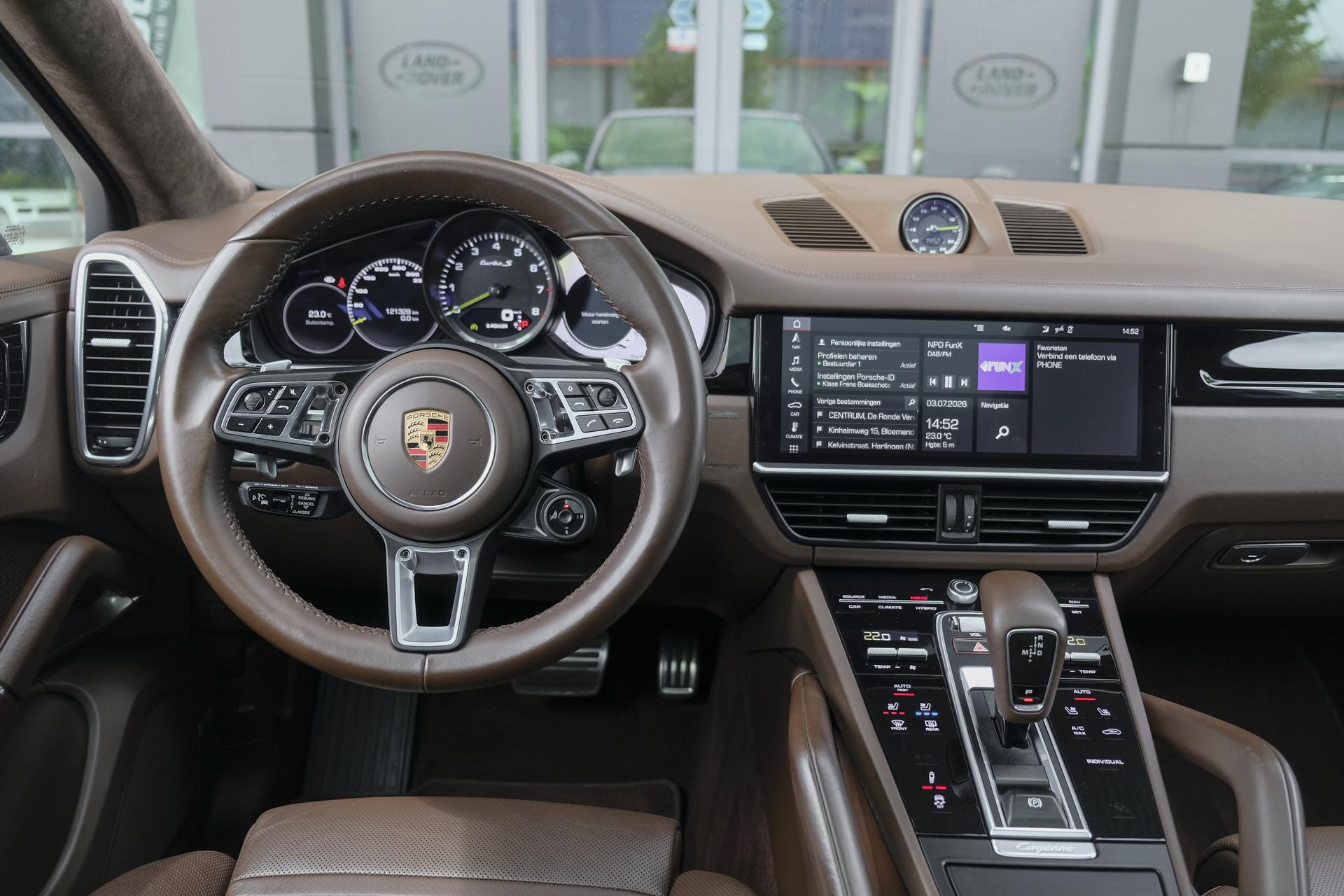 Foto van Porsche Cayenne Turbo S E-hybrid