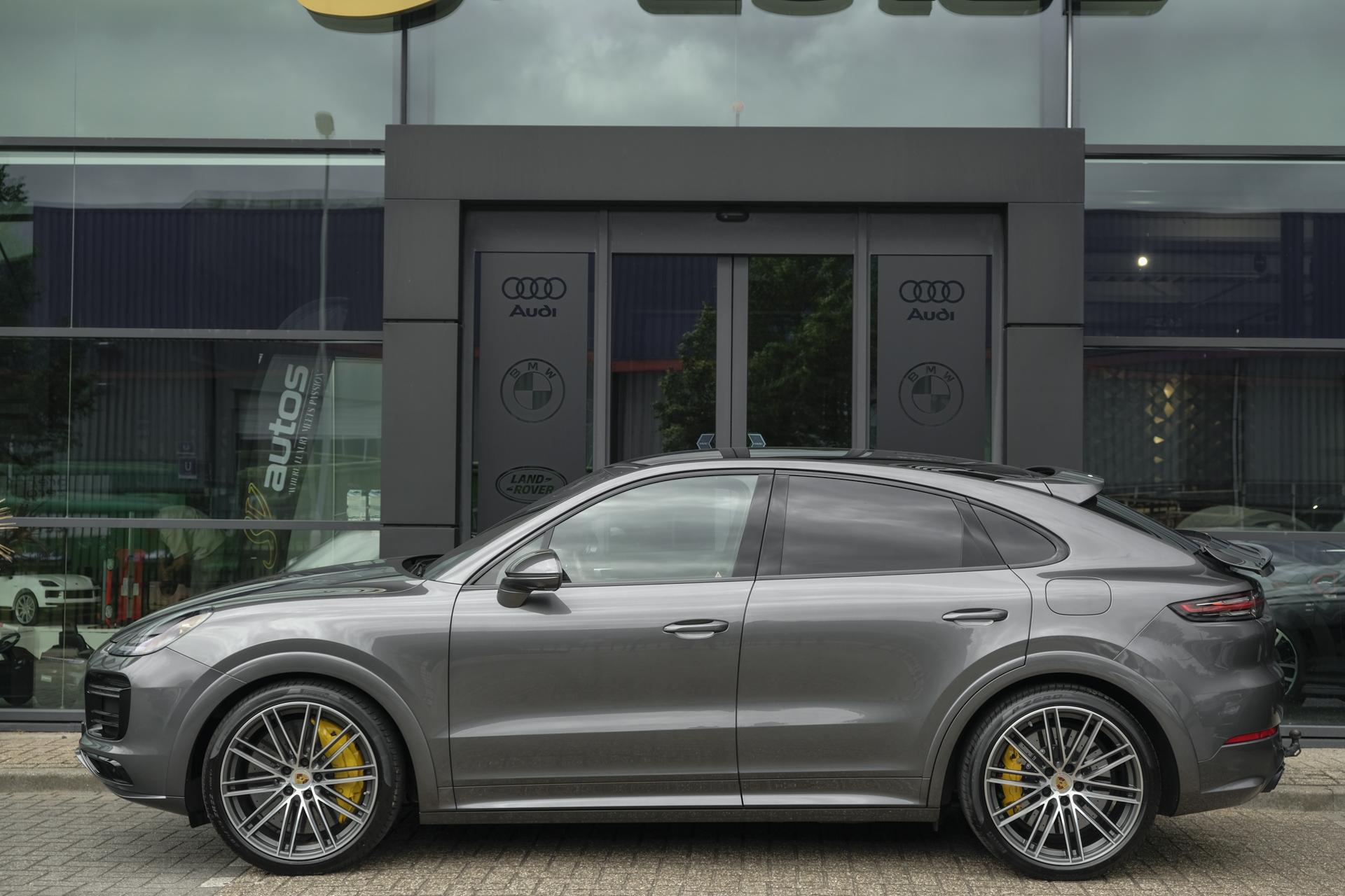 Foto van Porsche Cayenne Turbo S E-hybrid