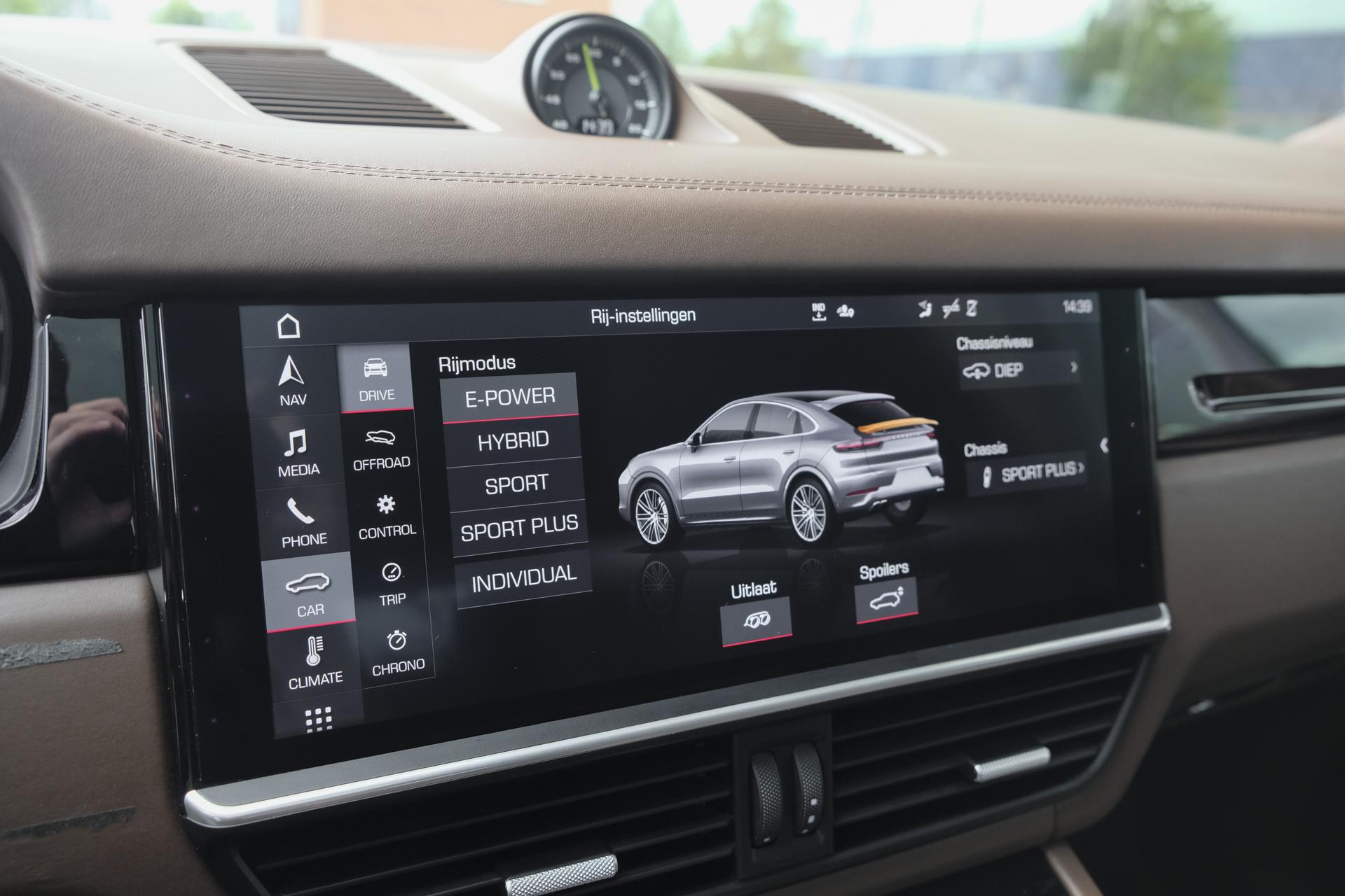 Foto van Porsche Cayenne Turbo S E-hybrid