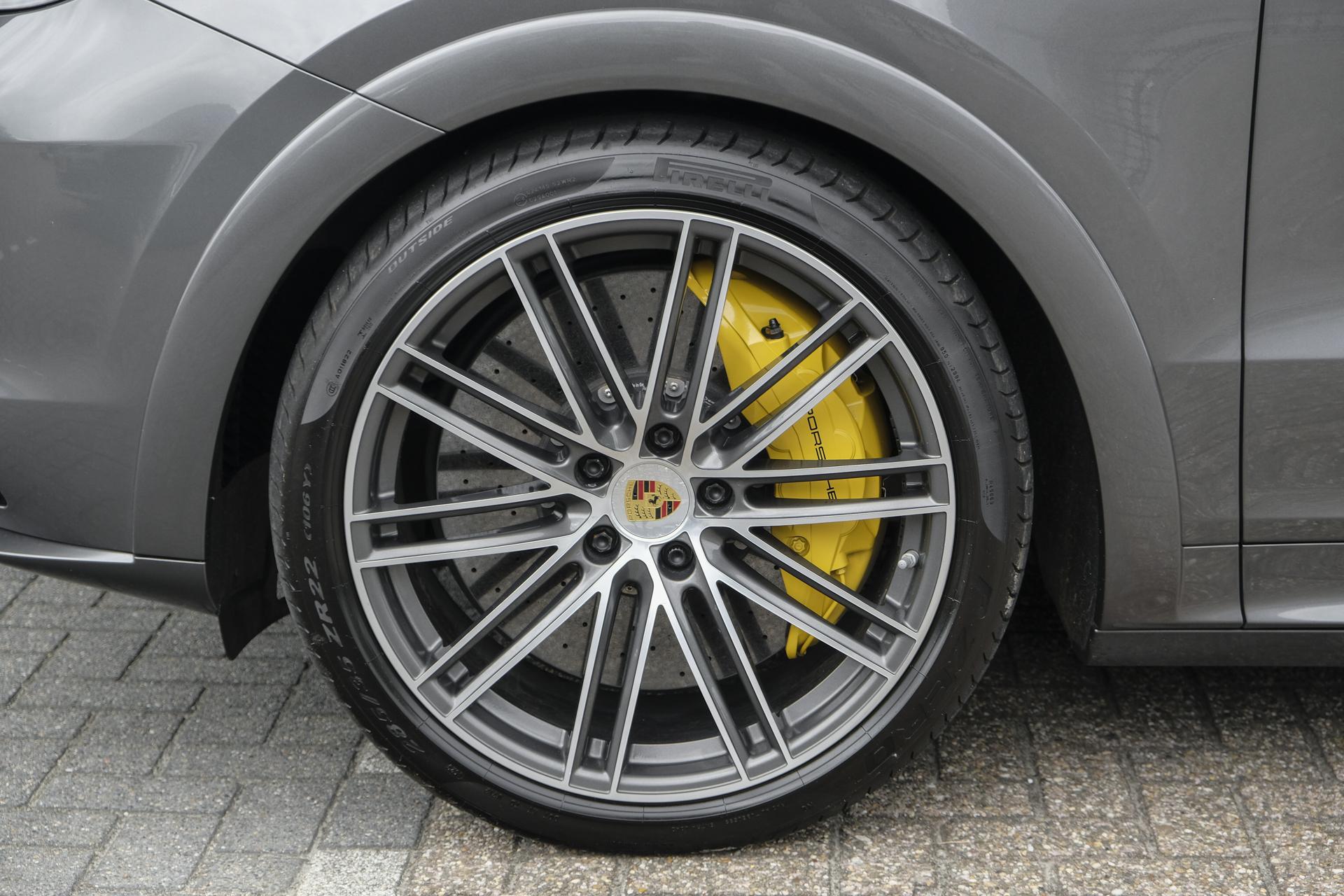 Foto van Porsche Cayenne Turbo S E-hybrid