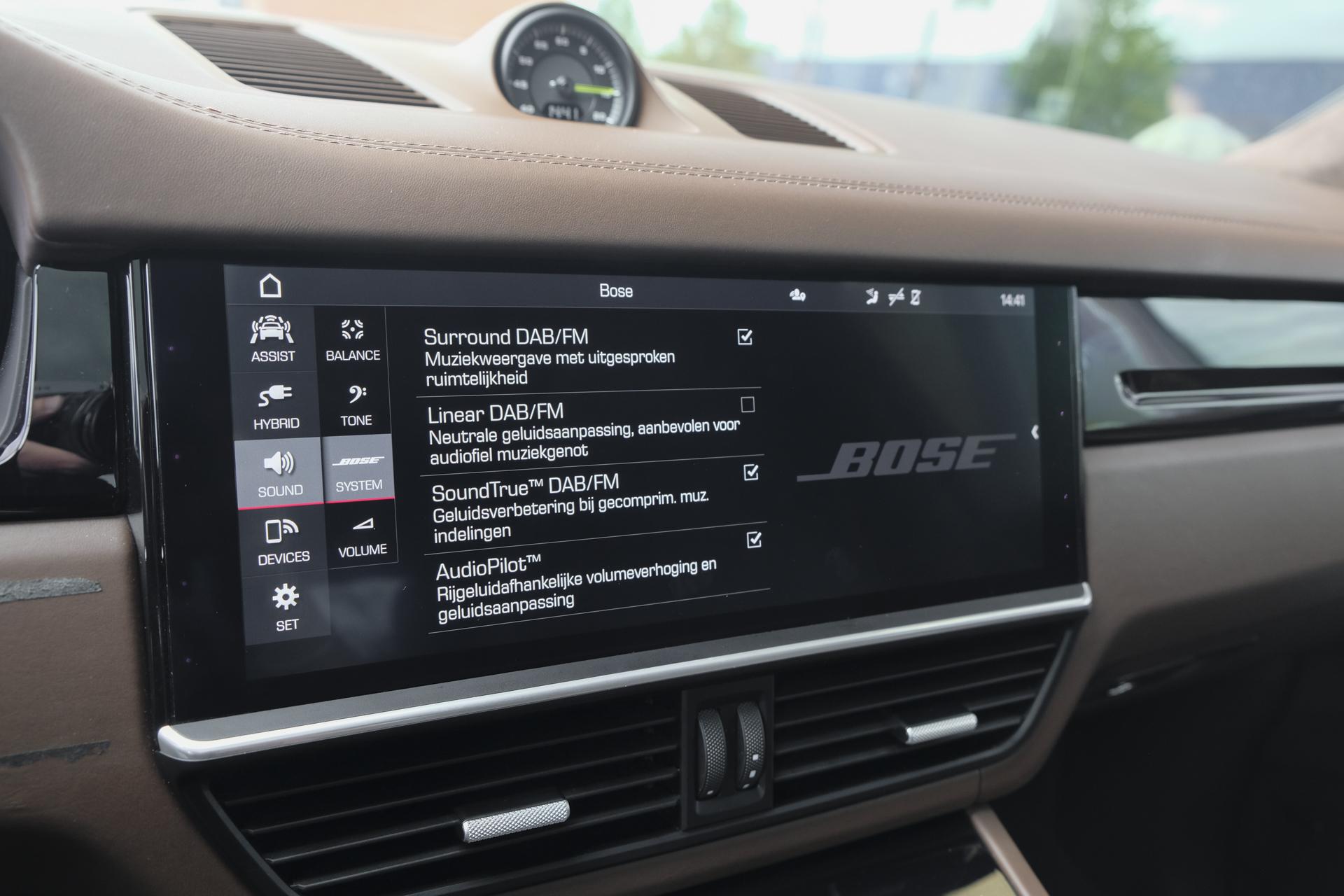 Foto van Porsche Cayenne Turbo S E-hybrid