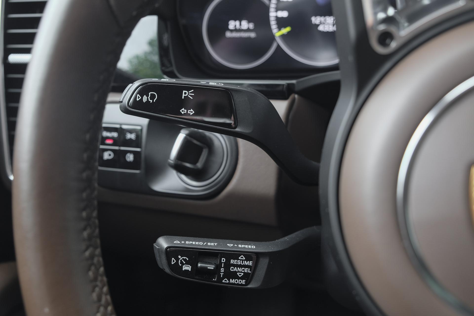 Foto van Porsche Cayenne Turbo S E-hybrid