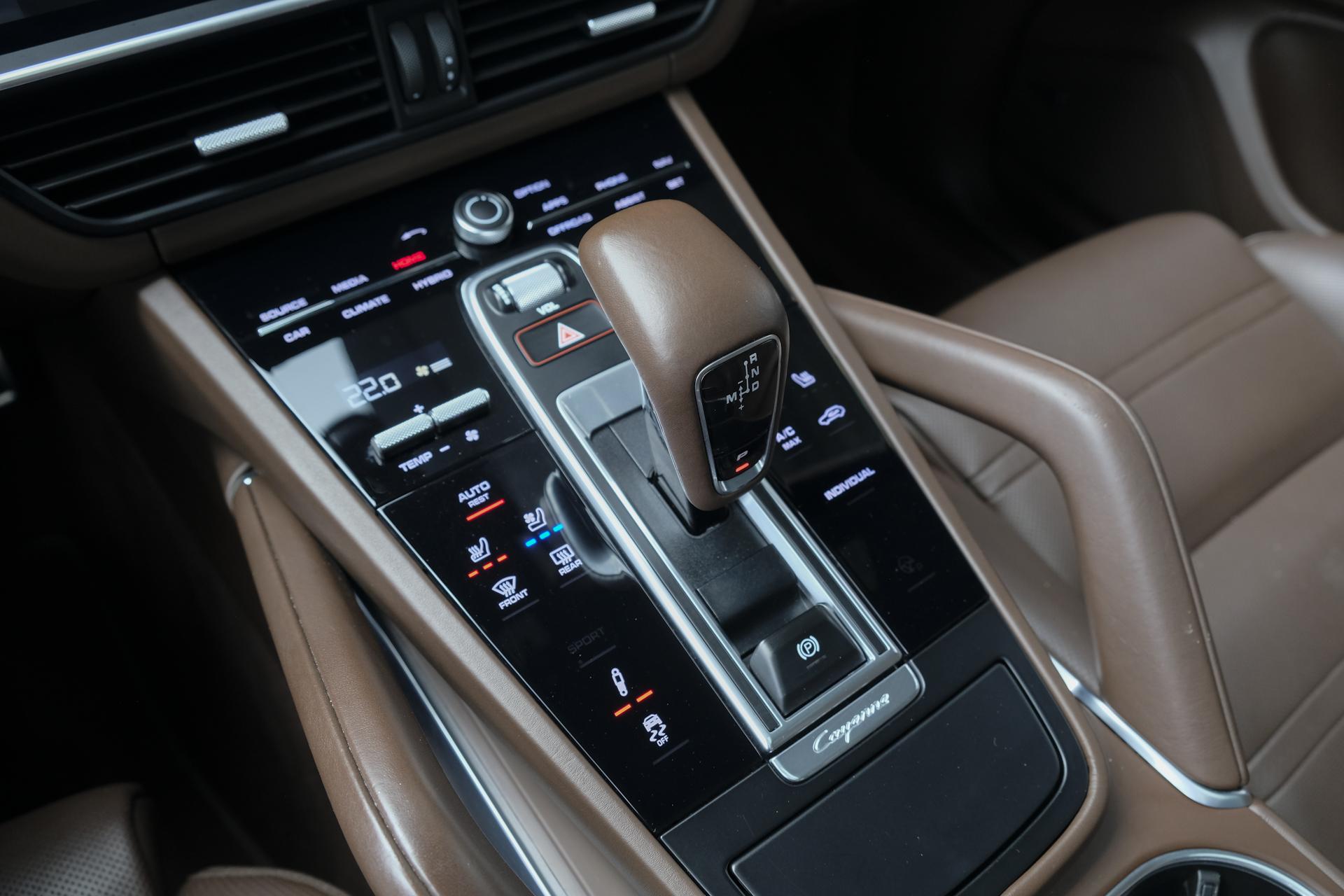 Foto van Porsche Cayenne Turbo S E-hybrid