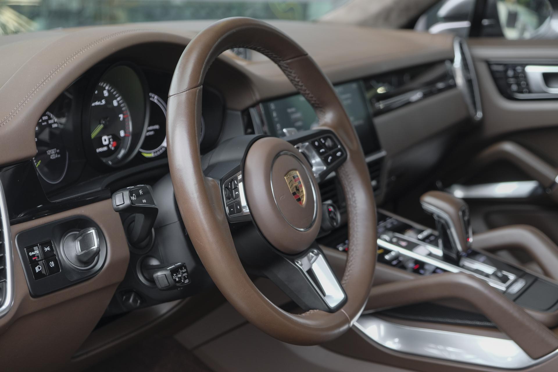 Foto van Porsche Cayenne Turbo S E-hybrid