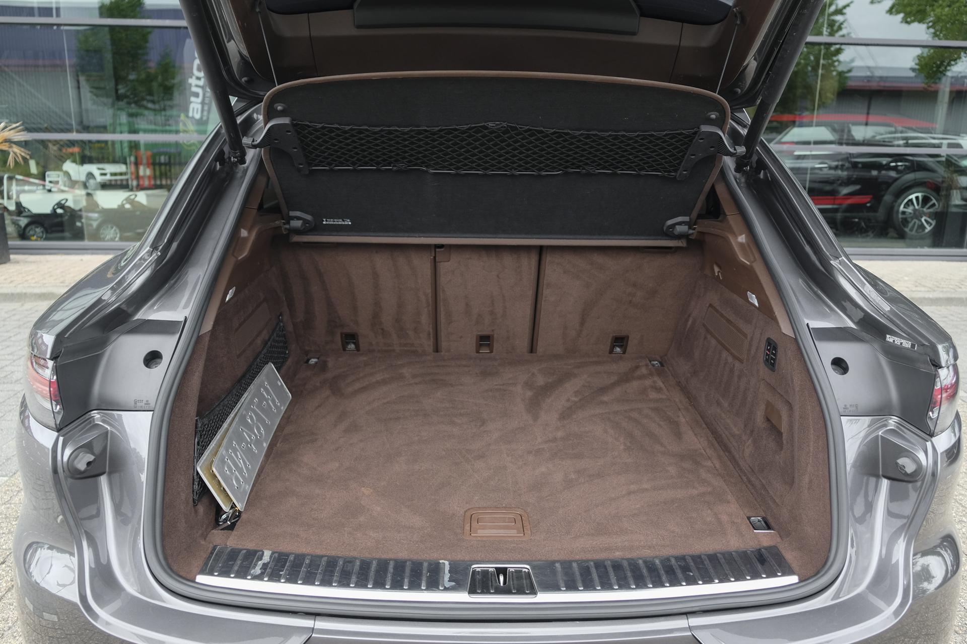 Foto van Porsche Cayenne Turbo S E-hybrid