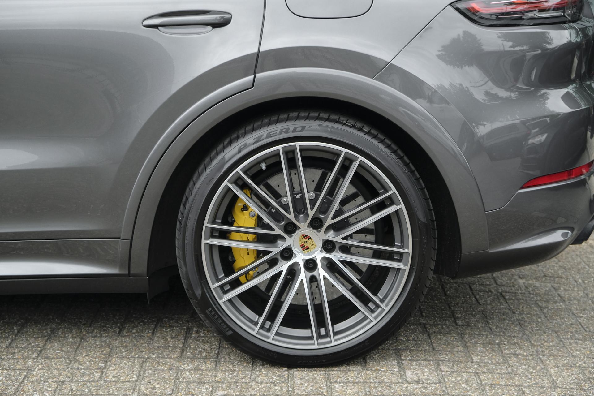 Foto van Porsche Cayenne Turbo S E-hybrid