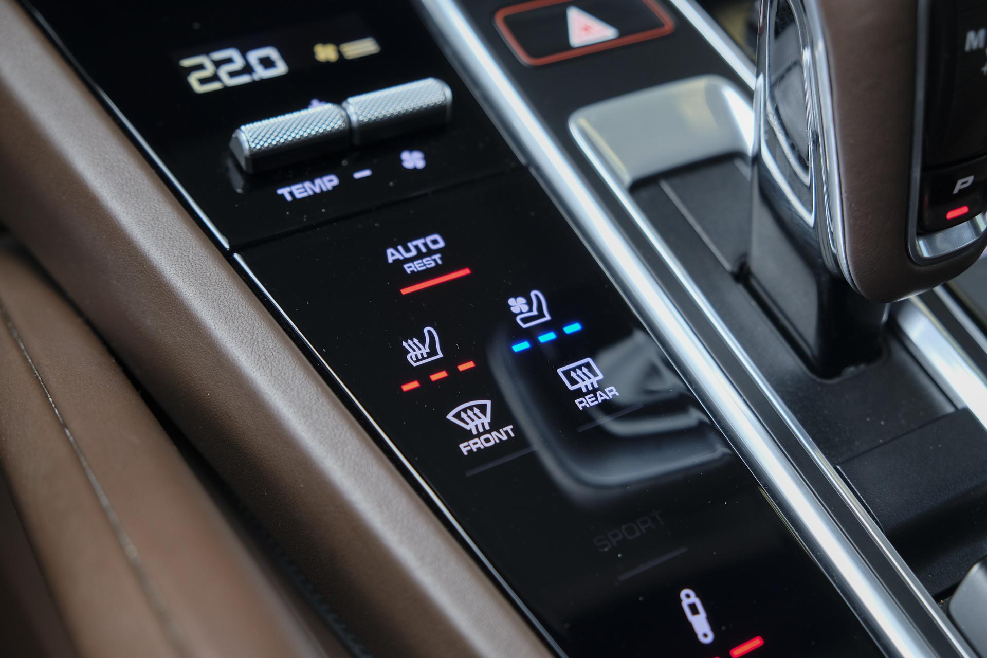 Foto van Porsche Cayenne Turbo S E-hybrid