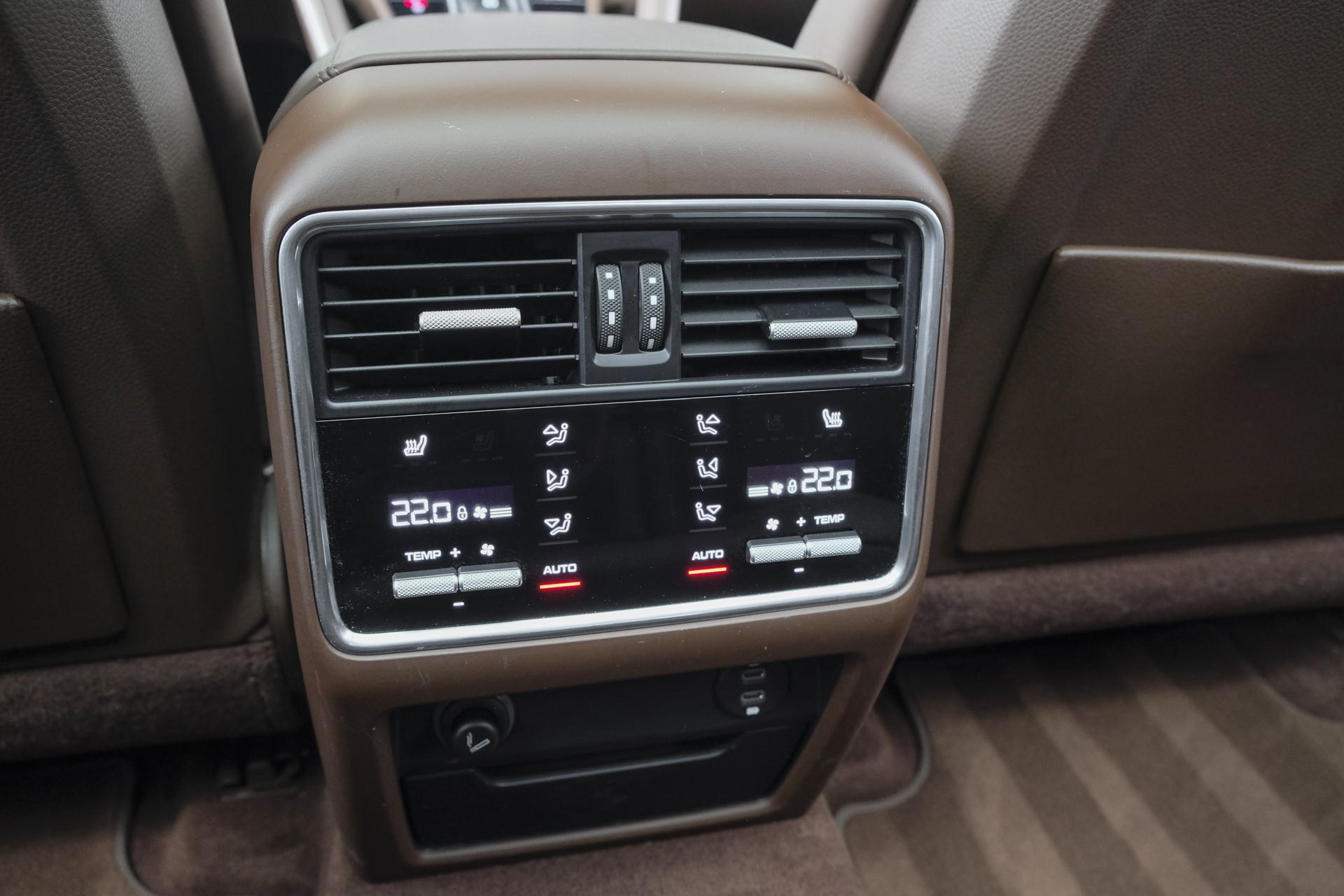 Foto van Porsche Cayenne Turbo S E-hybrid