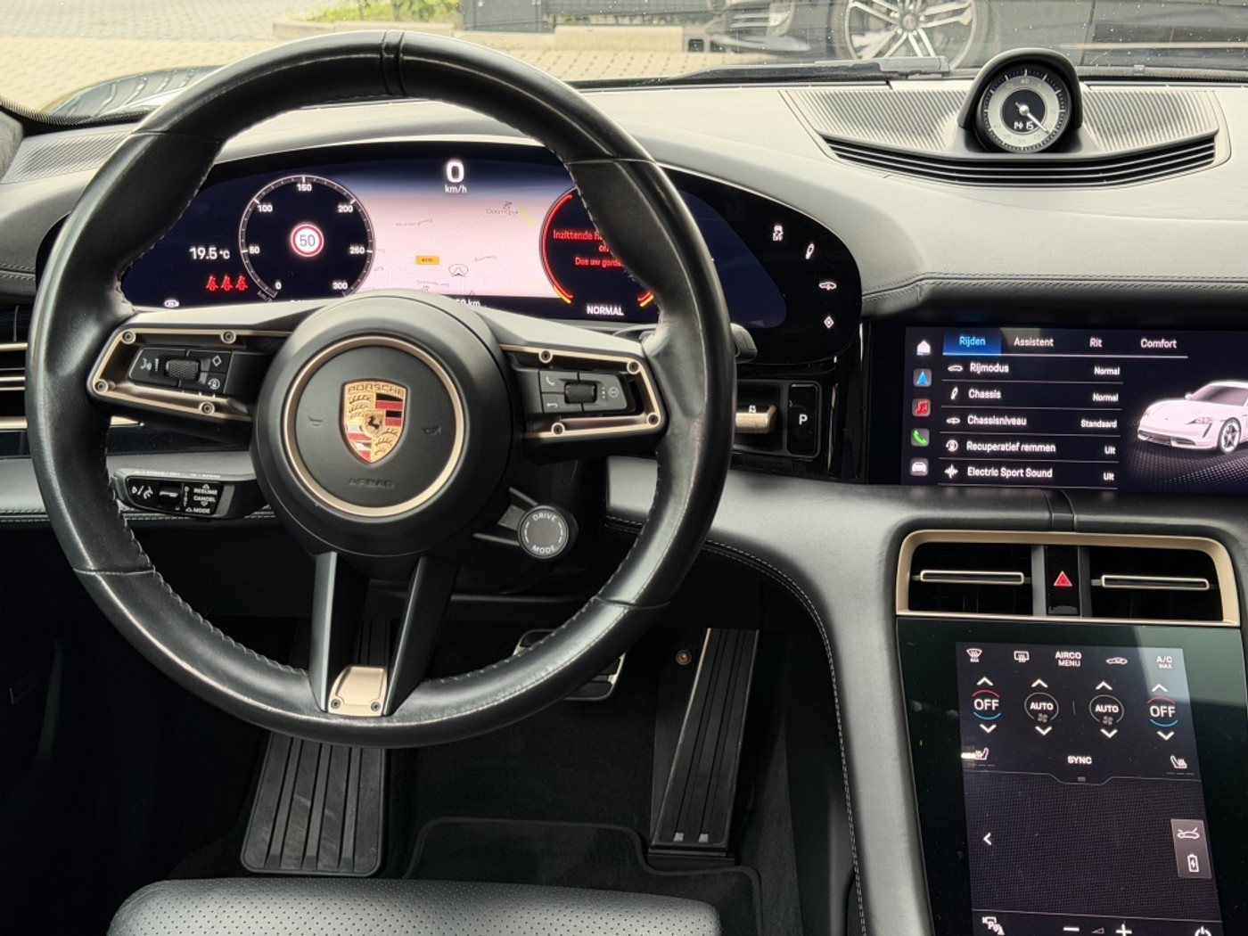 Foto van Porsche Taycan Turbo